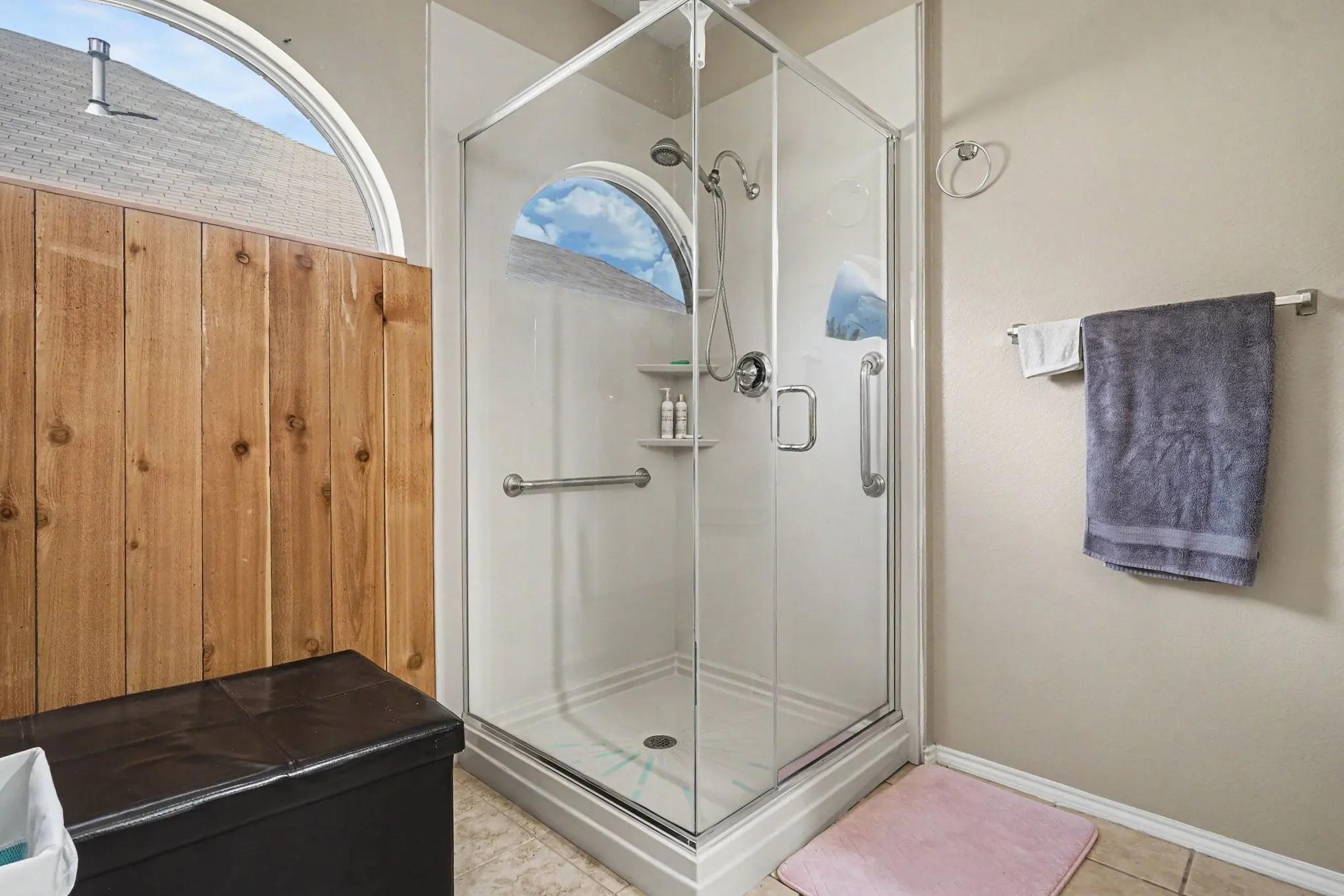 Single Family Residence For Sale in Dallas County , 4619 Southampton Boulevard, Garland, Texas 75043, 4 Bedroom, 2 Bathroom, 2 Garage spaces, 2,359 Sqft, built in 2003, mls#21386769, Real Estate Agent in Garland, Homes For Sale in Dallas county, Homes For Sale in Garland, Realtor in Garland Texas, Real Estate Brokerage Independent Realty Texas, Luminita Cordes Realtor