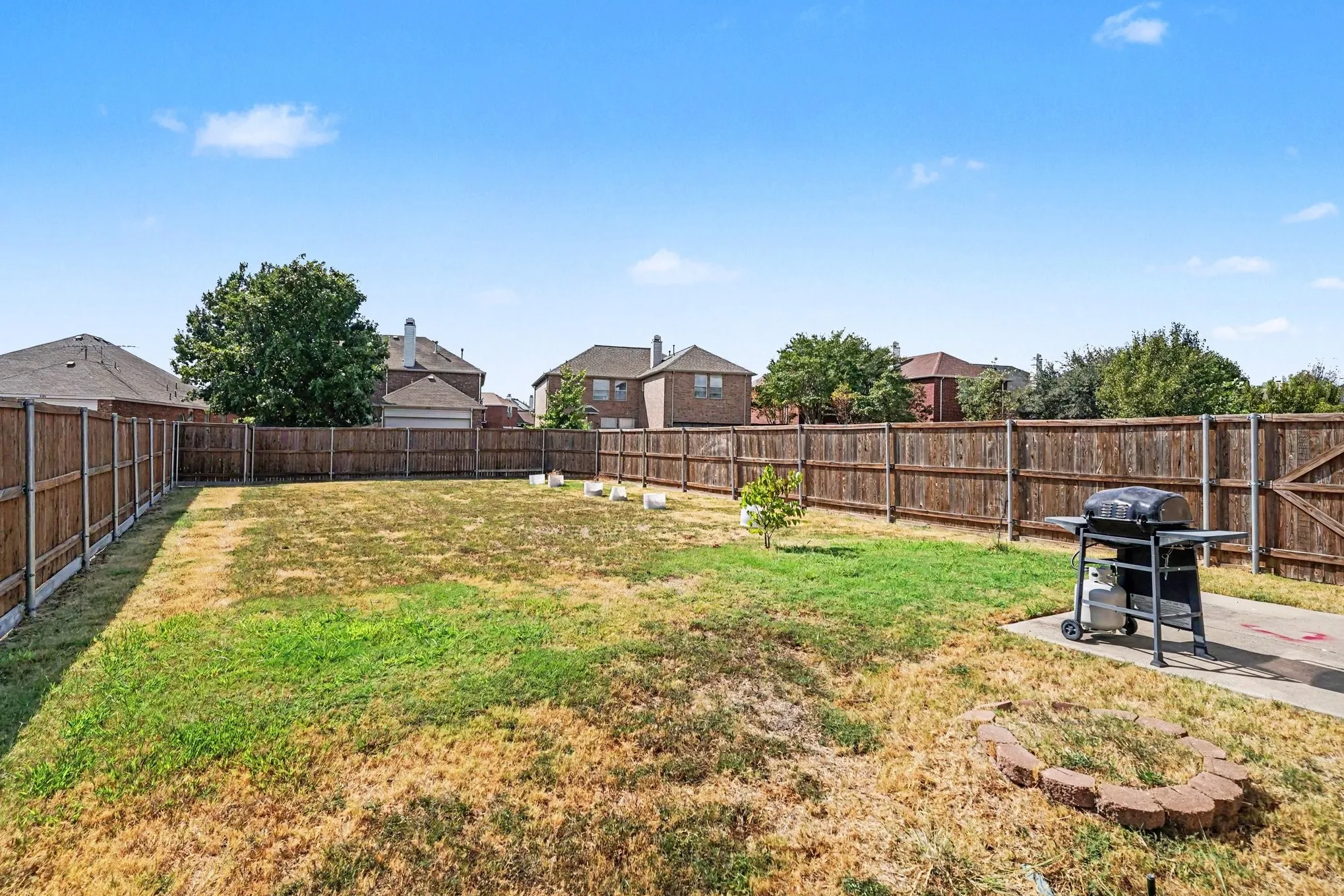Single Family Residence For Sale in Dallas County , 4619 Southampton Boulevard, Garland, Texas 75043, 4 Bedroom, 2 Bathroom, 2 Garage spaces, 2,359 Sqft, built in 2003, mls#21386769, Real Estate Agent in Garland, Homes For Sale in Dallas county, Homes For Sale in Garland, Realtor in Garland Texas, Real Estate Brokerage Independent Realty Texas, Luminita Cordes Realtor