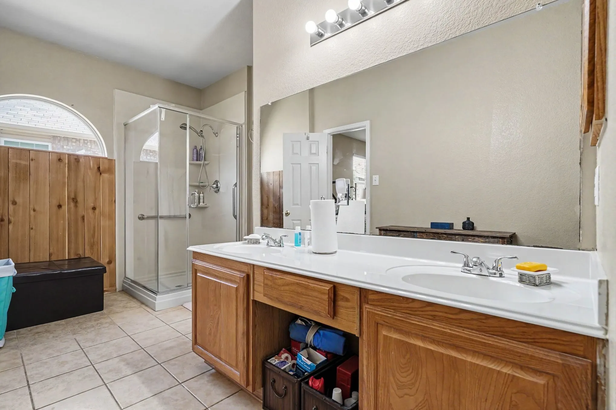 Single Family Residence For Sale in Dallas County , 4619 Southampton Boulevard, Garland, Texas 75043, 4 Bedroom, 2 Bathroom, 2 Garage spaces, 2,359 Sqft, built in 2003, mls#21386769, Real Estate Agent in Garland, Homes For Sale in Dallas county, Homes For Sale in Garland, Realtor in Garland Texas, Real Estate Brokerage Independent Realty Texas, Luminita Cordes Realtor