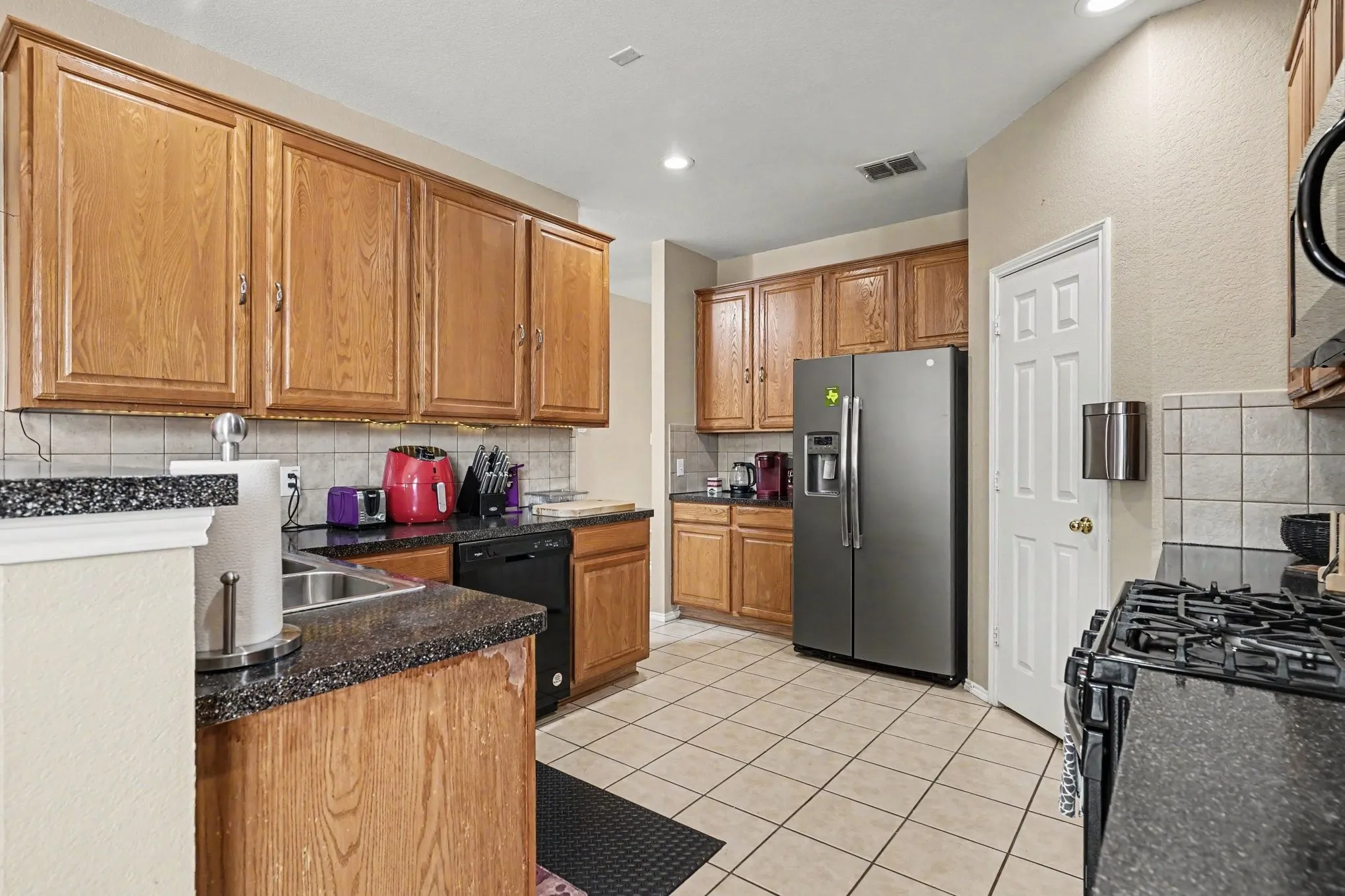 Single Family Residence For Sale in Dallas County , 4619 Southampton Boulevard, Garland, Texas 75043, 4 Bedroom, 2 Bathroom, 2 Garage spaces, 2,359 Sqft, built in 2003, mls#21386769, Real Estate Agent in Garland, Homes For Sale in Dallas county, Homes For Sale in Garland, Realtor in Garland Texas, Real Estate Brokerage Independent Realty Texas, Luminita Cordes Realtor