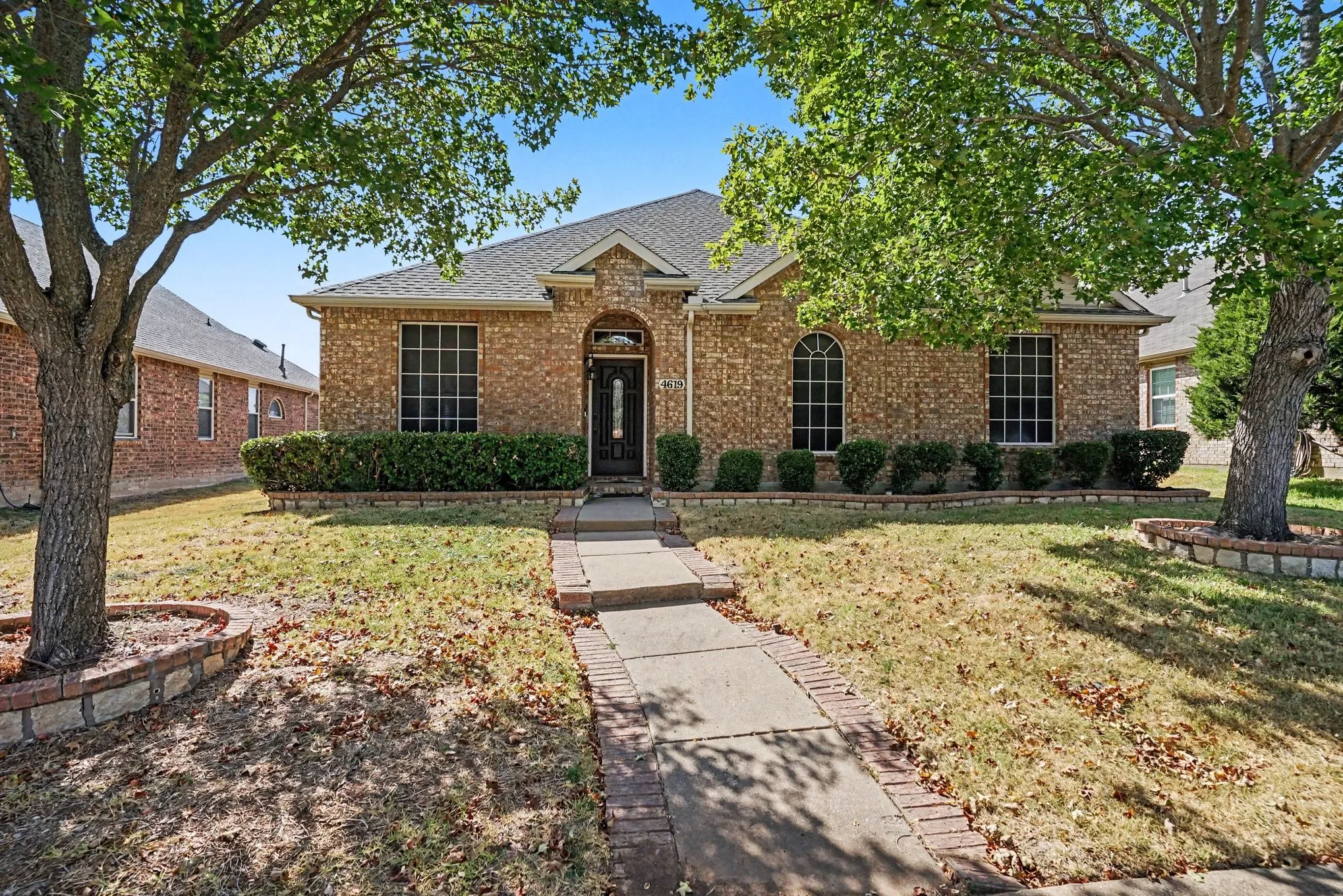 Single Family Residence For Sale in Dallas County , 4619 Southampton Boulevard, Garland, Texas 75043, 4 Bedroom, 2 Bathroom, 2 Garage spaces, 2,359 Sqft, built in 2003, mls#21386769, Real Estate Agent in Garland, Homes For Sale in Dallas county, Homes For Sale in Garland, Realtor in Garland Texas, Real Estate Brokerage Independent Realty Texas, Luminita Cordes Realtor