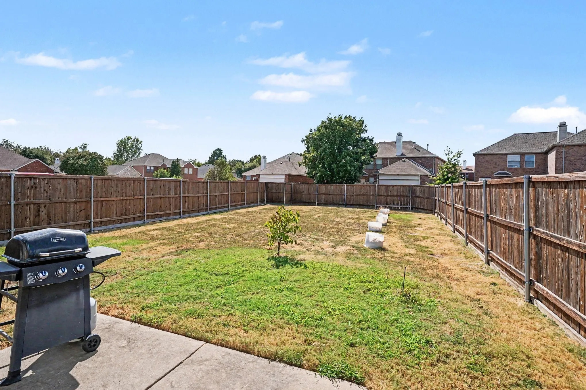 Single Family Residence For Sale in Dallas County , 4619 Southampton Boulevard, Garland, Texas 75043, 4 Bedroom, 2 Bathroom, 2 Garage spaces, 2,359 Sqft, built in 2003, mls#21386769, Real Estate Agent in Garland, Homes For Sale in Dallas county, Homes For Sale in Garland, Realtor in Garland Texas, Real Estate Brokerage Independent Realty Texas, Luminita Cordes Realtor