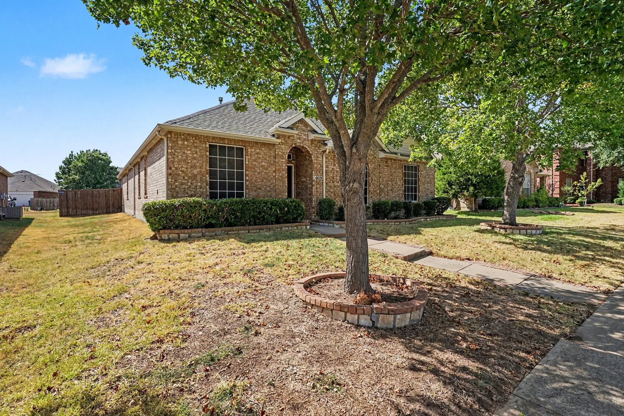 Single Family Residence For Sale in Dallas County , 4619 Southampton Boulevard, Garland, Texas 75043, 4 Bedroom, 2 Bathroom, 2 Garage spaces, 2,359 Sqft, built in 2003, mls#21386769, Real Estate Agent in Garland, Homes For Sale in Dallas county, Homes For Sale in Garland, Realtor in Garland Texas, Real Estate Brokerage Independent Realty Texas, Luminita Cordes Realtor