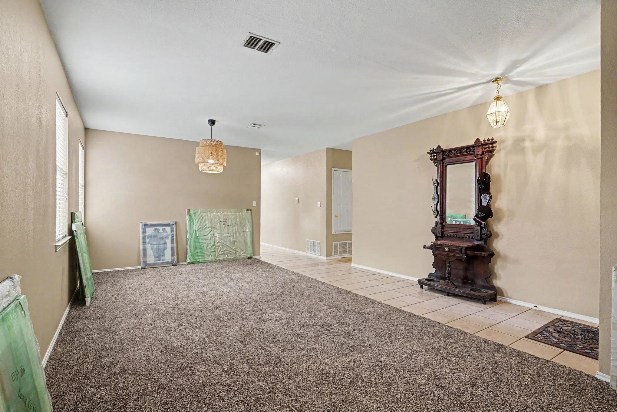 Single Family Residence For Sale in Dallas County , 4619 Southampton Boulevard, Garland, Texas 75043, 4 Bedroom, 2 Bathroom, 2 Garage spaces, 2,359 Sqft, built in 2003, mls#21386769, Real Estate Agent in Garland, Homes For Sale in Dallas county, Homes For Sale in Garland, Realtor in Garland Texas, Real Estate Brokerage Independent Realty Texas, Luminita Cordes Realtor