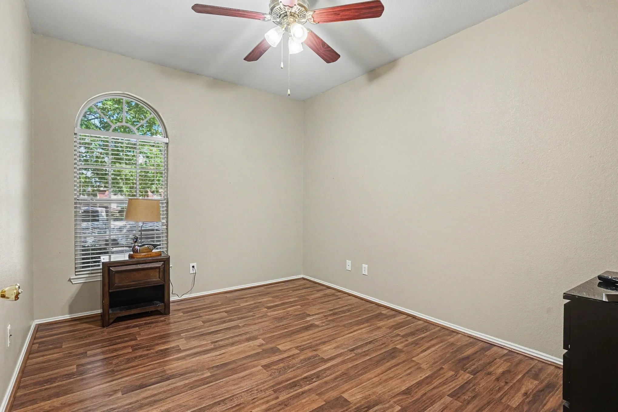 Single Family Residence For Sale in Dallas County , 4619 Southampton Boulevard, Garland, Texas 75043, 4 Bedroom, 2 Bathroom, 2 Garage spaces, 2,359 Sqft, built in 2003, mls#21386769, Real Estate Agent in Garland, Homes For Sale in Dallas county, Homes For Sale in Garland, Realtor in Garland Texas, Real Estate Brokerage Independent Realty Texas, Luminita Cordes Realtor