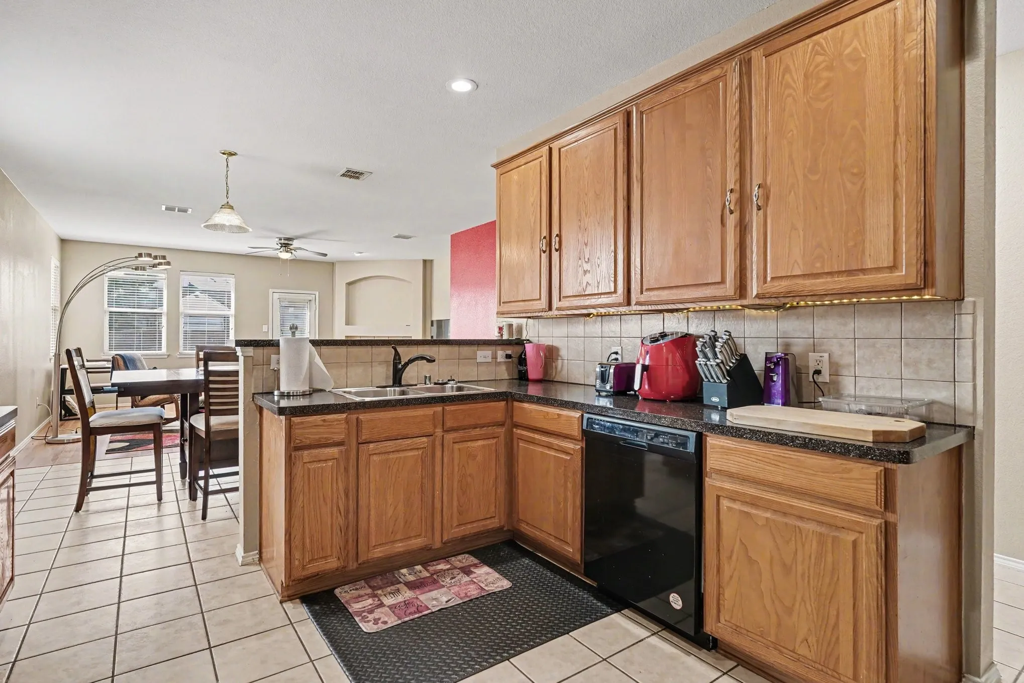 Single Family Residence For Sale in Dallas County , 4619 Southampton Boulevard, Garland, Texas 75043, 4 Bedroom, 2 Bathroom, 2 Garage spaces, 2,359 Sqft, built in 2003, mls#21386769, Real Estate Agent in Garland, Homes For Sale in Dallas county, Homes For Sale in Garland, Realtor in Garland Texas, Real Estate Brokerage Independent Realty Texas, Luminita Cordes Realtor