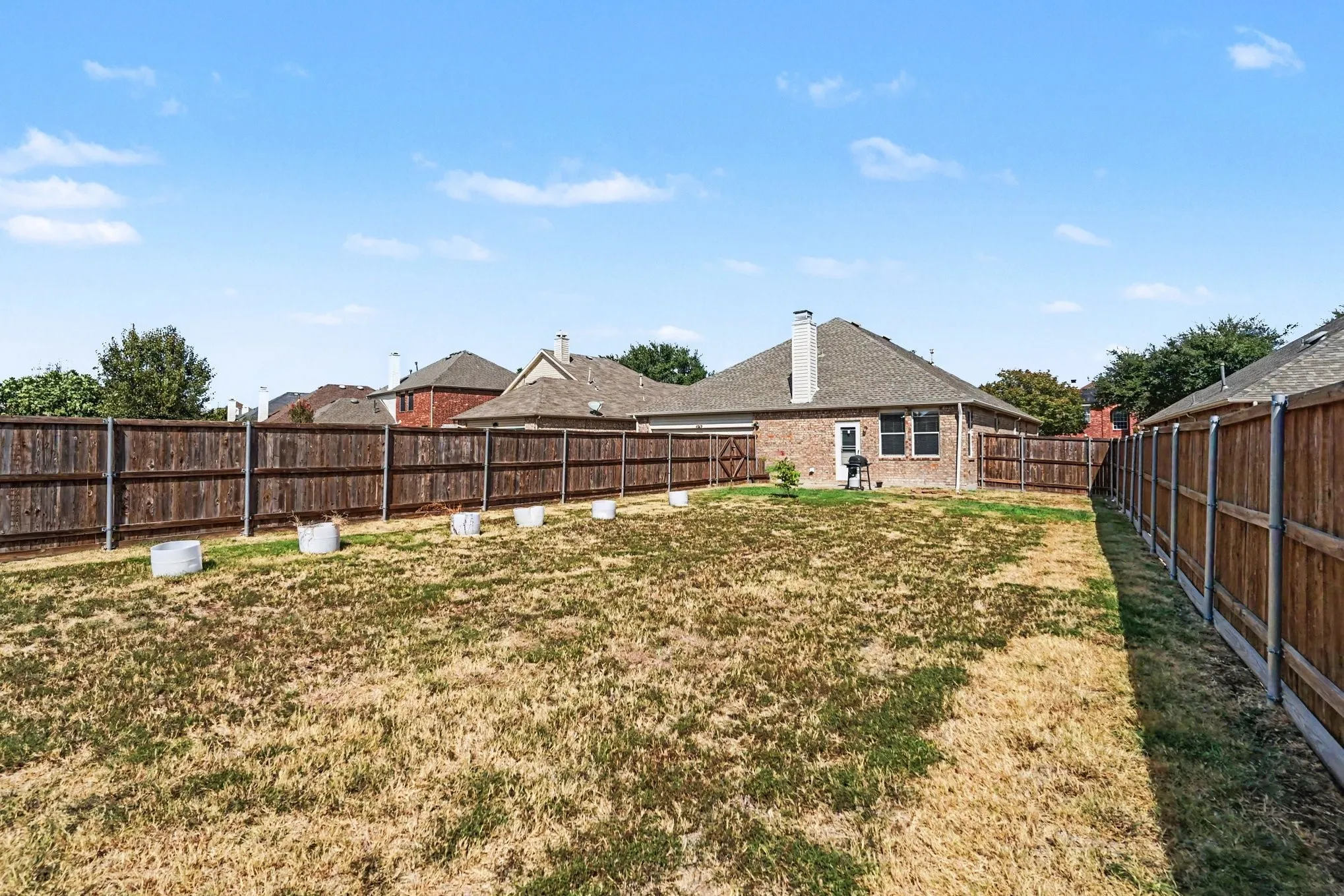 Single Family Residence For Sale in Dallas County , 4619 Southampton Boulevard, Garland, Texas 75043, 4 Bedroom, 2 Bathroom, 2 Garage spaces, 2,359 Sqft, built in 2003, mls#21386769, Real Estate Agent in Garland, Homes For Sale in Dallas county, Homes For Sale in Garland, Realtor in Garland Texas, Real Estate Brokerage Independent Realty Texas, Luminita Cordes Realtor
