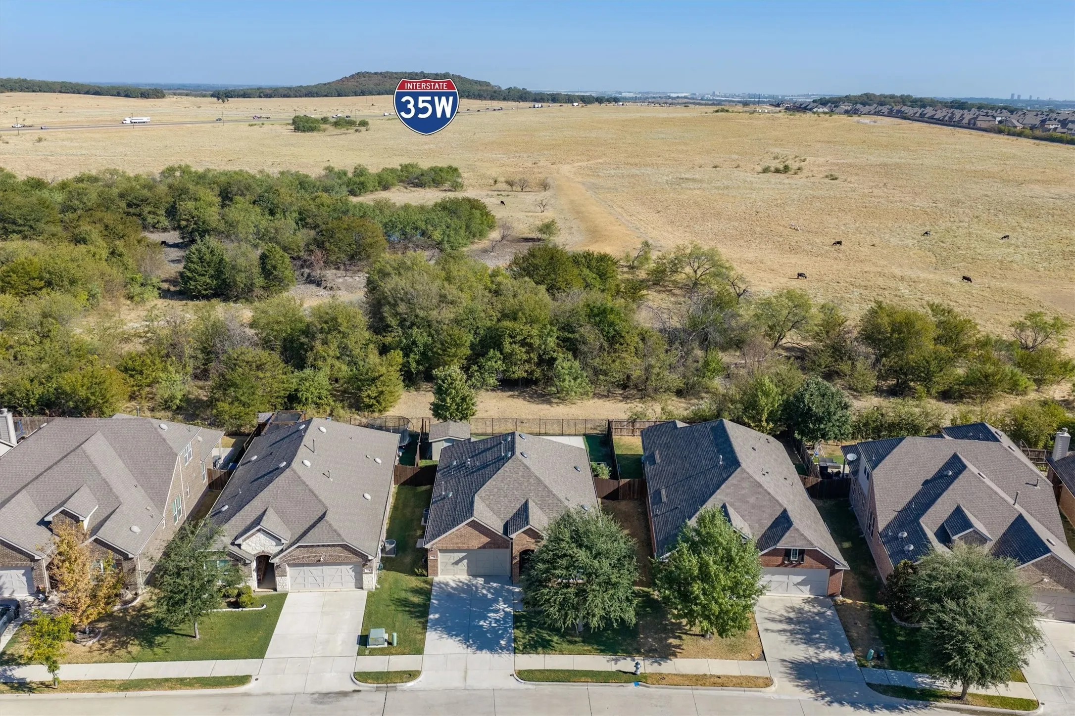 Single Family Residence For Sale in Denton County , 6424 Roaring Creek, Denton, Texas 76226, 3 Bedroom, 2 Bathroom, 2 Garage spaces, 1,738 Sqft, built in 2017, mls#21375456, Real Estate Agent in Denton, Homes For Sale in Denton county, Homes For Sale in Denton, Realtor in Denton Texas, Real Estate Brokerage Independent Realty Texas, Luminita Cordes Realtor