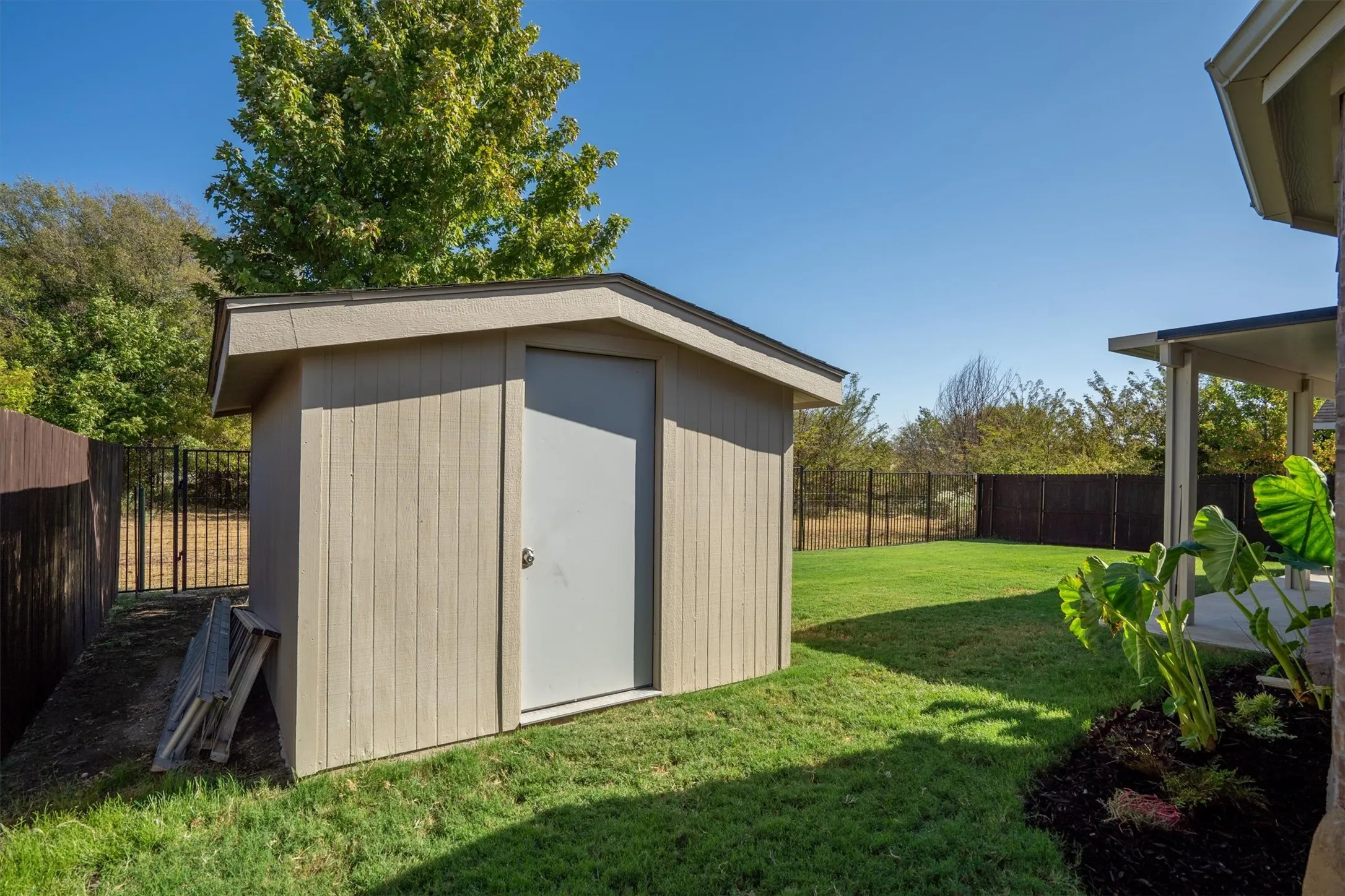 Single Family Residence For Sale in Denton County , 6424 Roaring Creek, Denton, Texas 76226, 3 Bedroom, 2 Bathroom, 2 Garage spaces, 1,738 Sqft, built in 2017, mls#21375456, Real Estate Agent in Denton, Homes For Sale in Denton county, Homes For Sale in Denton, Realtor in Denton Texas, Real Estate Brokerage Independent Realty Texas, Luminita Cordes Realtor