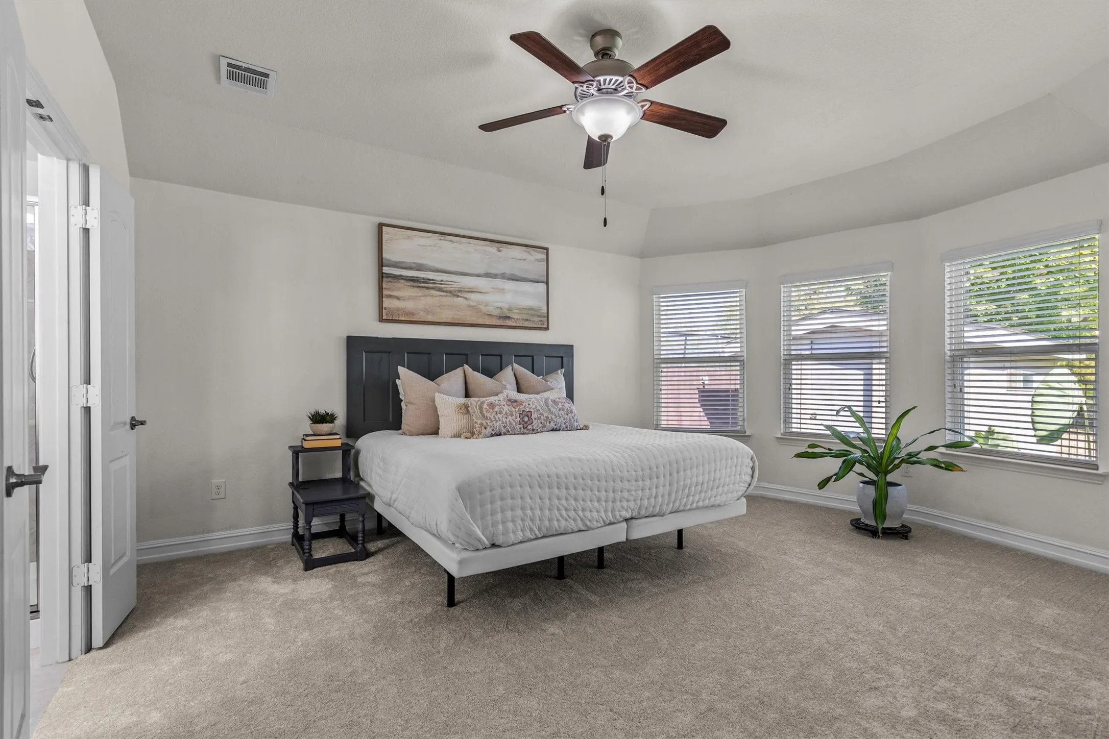 Single Family Residence For Sale in Denton County , 6424 Roaring Creek, Denton, Texas 76226, 3 Bedroom, 2 Bathroom, 2 Garage spaces, 1,738 Sqft, built in 2017, mls#21375456, Real Estate Agent in Denton, Homes For Sale in Denton county, Homes For Sale in Denton, Realtor in Denton Texas, Real Estate Brokerage Independent Realty Texas, Luminita Cordes Realtor
