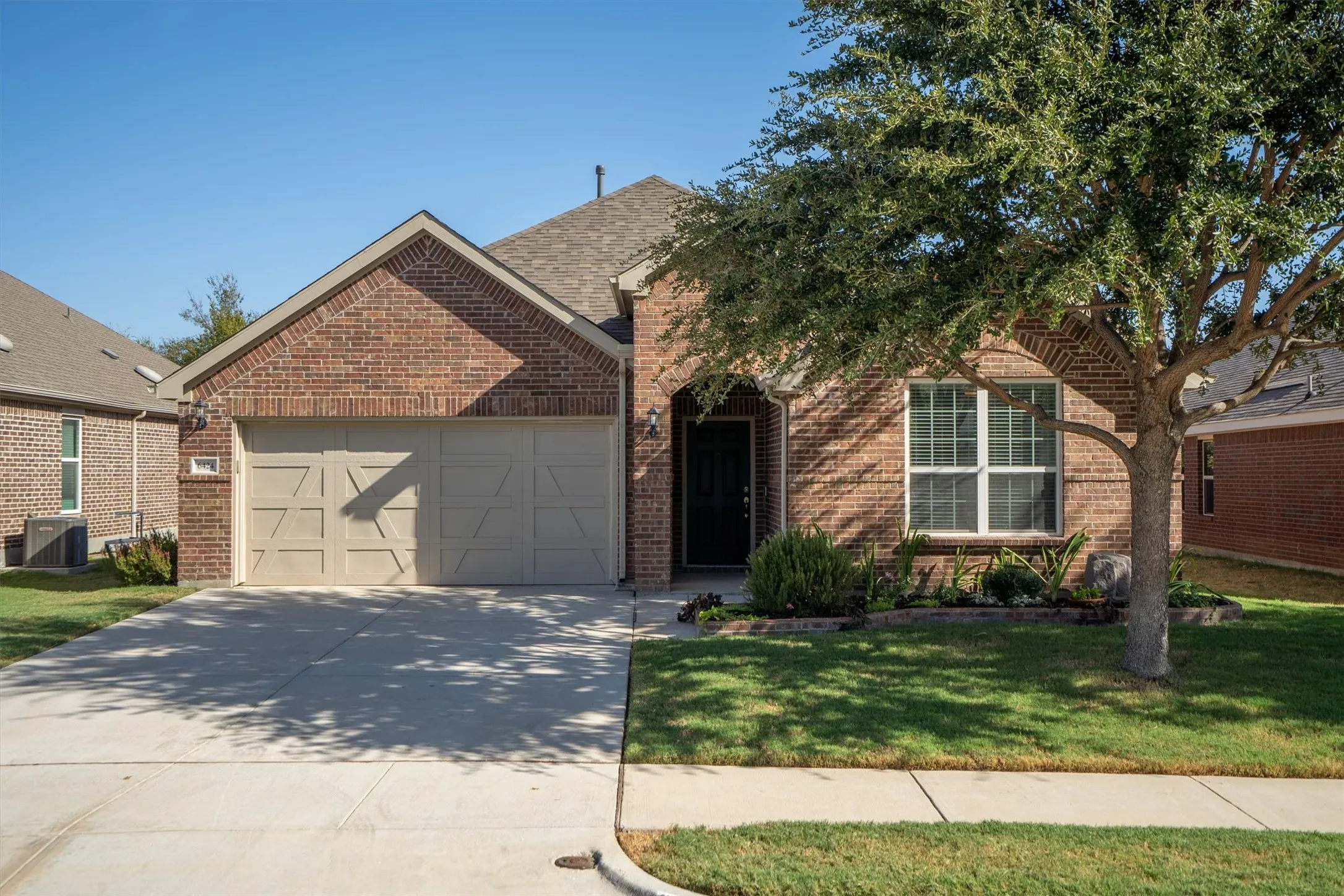 Single Family Residence For Sale in Denton County , 6424 Roaring Creek, Denton, Texas 76226, 3 Bedroom, 2 Bathroom, 2 Garage spaces, 1,738 Sqft, built in 2017, mls#21375456, Real Estate Agent in Denton, Homes For Sale in Denton county, Homes For Sale in Denton, Realtor in Denton Texas, Real Estate Brokerage Independent Realty Texas, Luminita Cordes Realtor