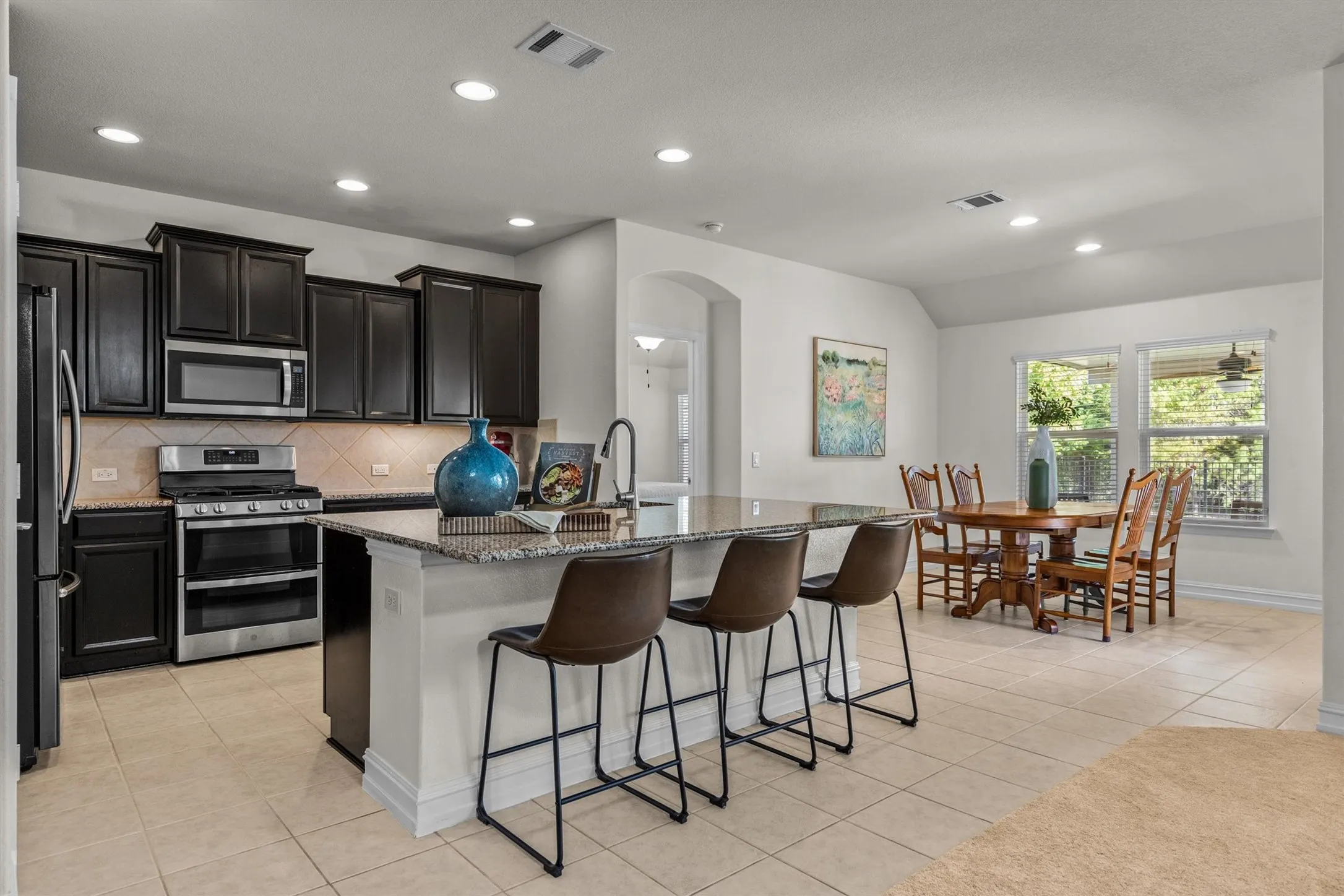 Single Family Residence For Sale in Denton County , 6424 Roaring Creek, Denton, Texas 76226, 3 Bedroom, 2 Bathroom, 2 Garage spaces, 1,738 Sqft, built in 2017, mls#21375456, Real Estate Agent in Denton, Homes For Sale in Denton county, Homes For Sale in Denton, Realtor in Denton Texas, Real Estate Brokerage Independent Realty Texas, Luminita Cordes Realtor