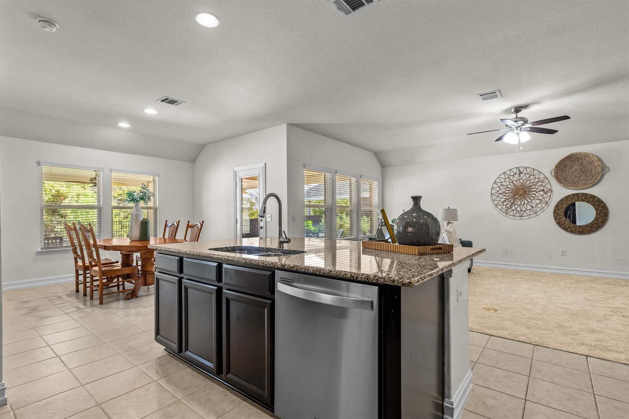 Single Family Residence For Sale in Denton County , 6424 Roaring Creek, Denton, Texas 76226, 3 Bedroom, 2 Bathroom, 2 Garage spaces, 1,738 Sqft, built in 2017, mls#21375456, Real Estate Agent in Denton, Homes For Sale in Denton county, Homes For Sale in Denton, Realtor in Denton Texas, Real Estate Brokerage Independent Realty Texas, Luminita Cordes Realtor