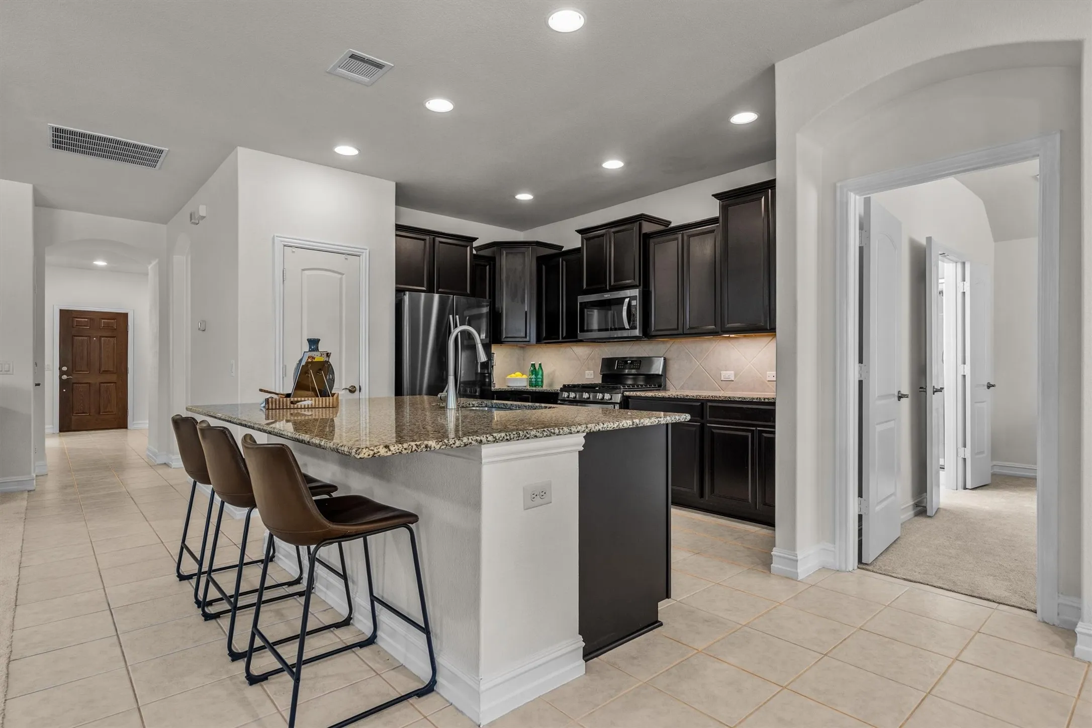 Single Family Residence For Sale in Denton County , 6424 Roaring Creek, Denton, Texas 76226, 3 Bedroom, 2 Bathroom, 2 Garage spaces, 1,738 Sqft, built in 2017, mls#21375456, Real Estate Agent in Denton, Homes For Sale in Denton county, Homes For Sale in Denton, Realtor in Denton Texas, Real Estate Brokerage Independent Realty Texas, Luminita Cordes Realtor
