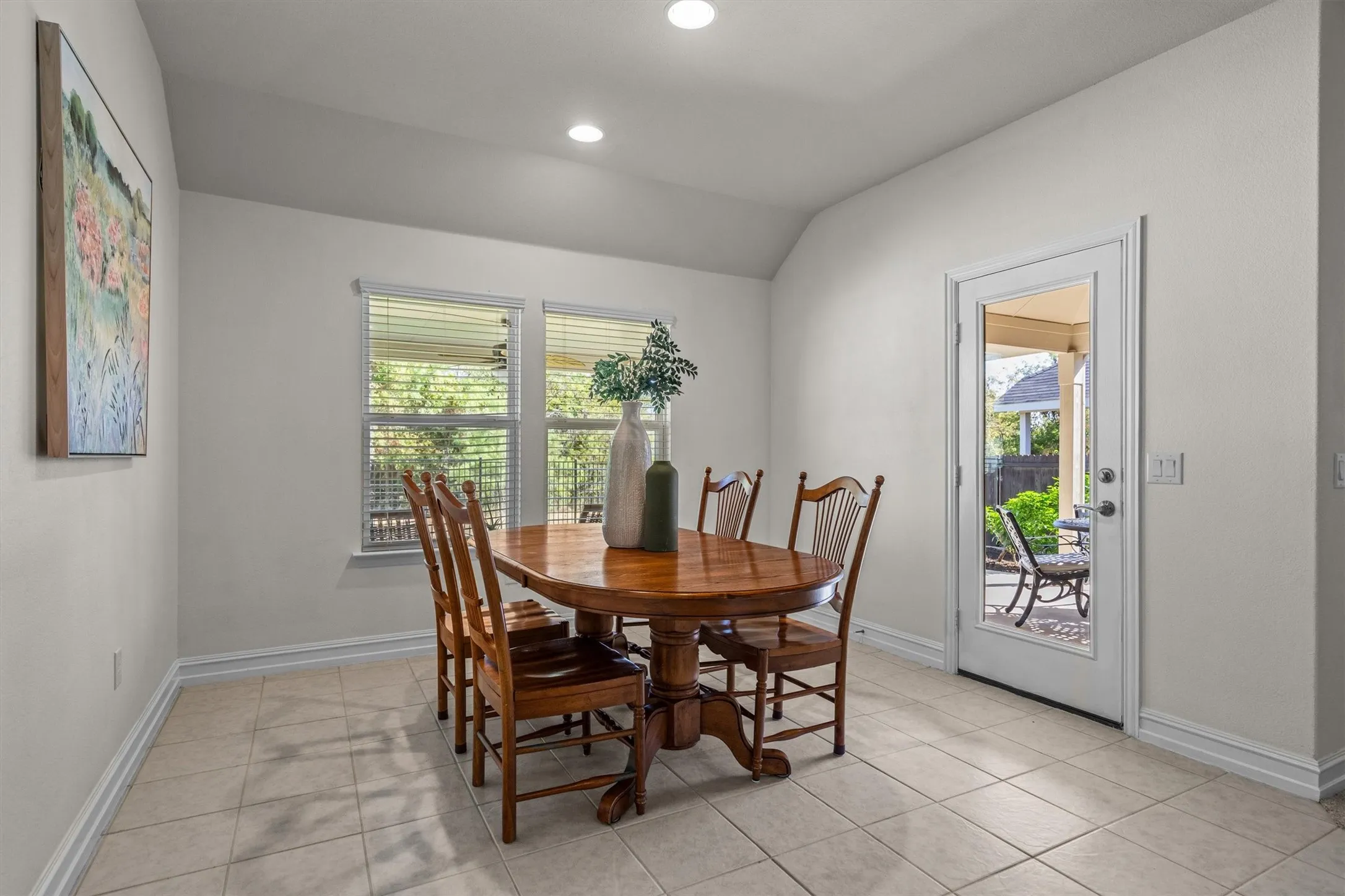 Single Family Residence For Sale in Denton County , 6424 Roaring Creek, Denton, Texas 76226, 3 Bedroom, 2 Bathroom, 2 Garage spaces, 1,738 Sqft, built in 2017, mls#21375456, Real Estate Agent in Denton, Homes For Sale in Denton county, Homes For Sale in Denton, Realtor in Denton Texas, Real Estate Brokerage Independent Realty Texas, Luminita Cordes Realtor