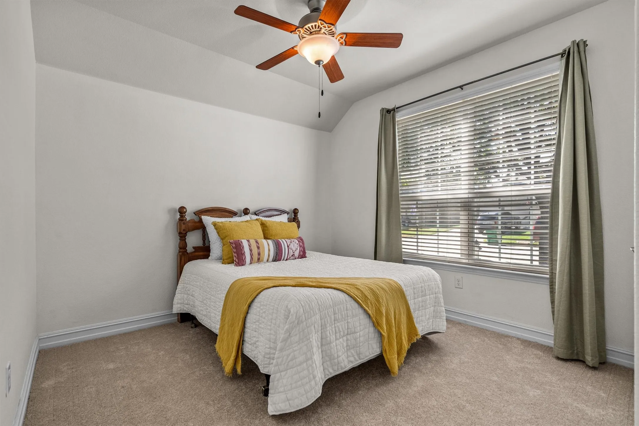 Single Family Residence For Sale in Denton County , 6424 Roaring Creek, Denton, Texas 76226, 3 Bedroom, 2 Bathroom, 2 Garage spaces, 1,738 Sqft, built in 2017, mls#21375456, Real Estate Agent in Denton, Homes For Sale in Denton county, Homes For Sale in Denton, Realtor in Denton Texas, Real Estate Brokerage Independent Realty Texas, Luminita Cordes Realtor