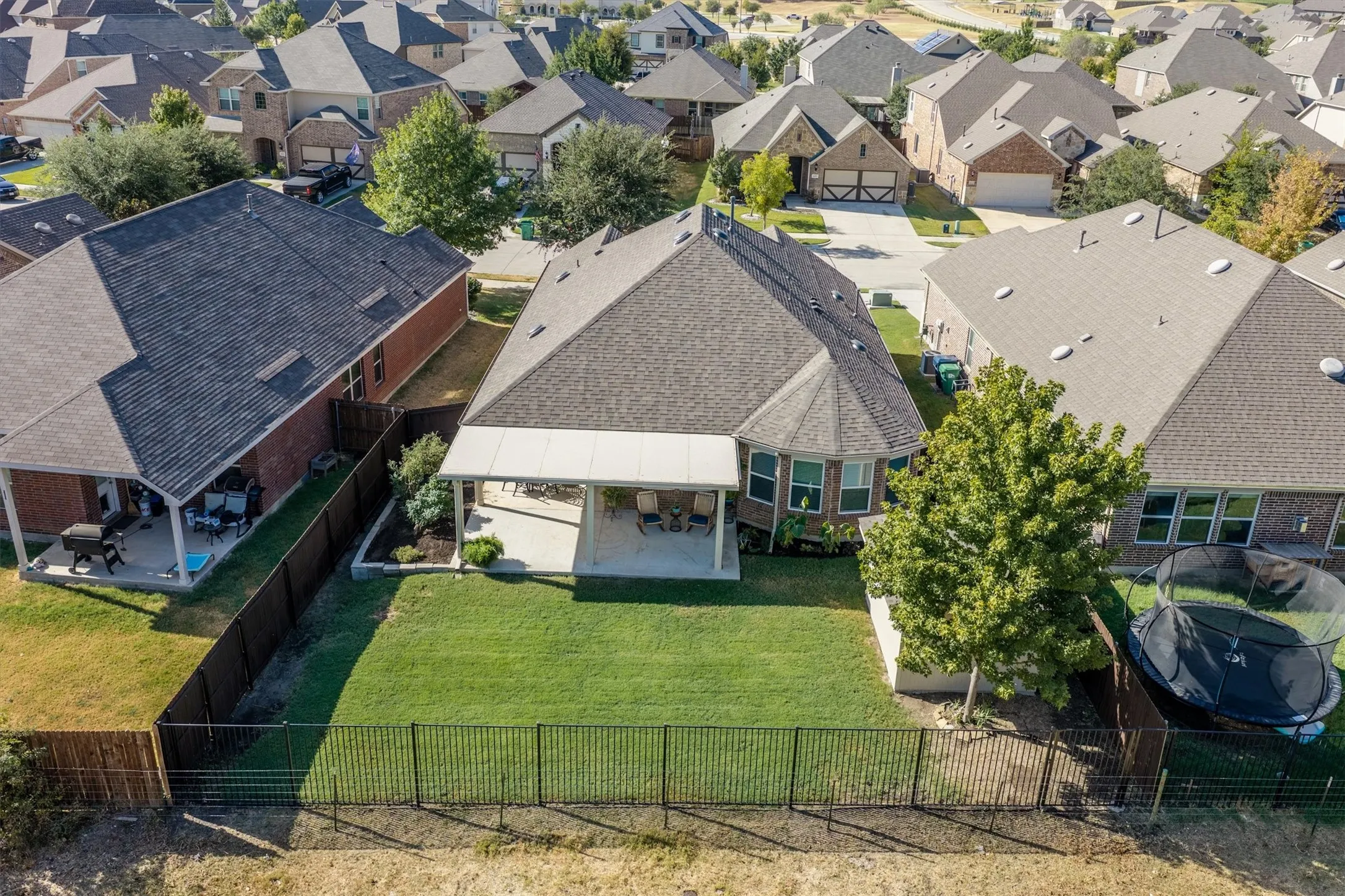 Single Family Residence For Sale in Denton County , 6424 Roaring Creek, Denton, Texas 76226, 3 Bedroom, 2 Bathroom, 2 Garage spaces, 1,738 Sqft, built in 2017, mls#21375456, Real Estate Agent in Denton, Homes For Sale in Denton county, Homes For Sale in Denton, Realtor in Denton Texas, Real Estate Brokerage Independent Realty Texas, Luminita Cordes Realtor