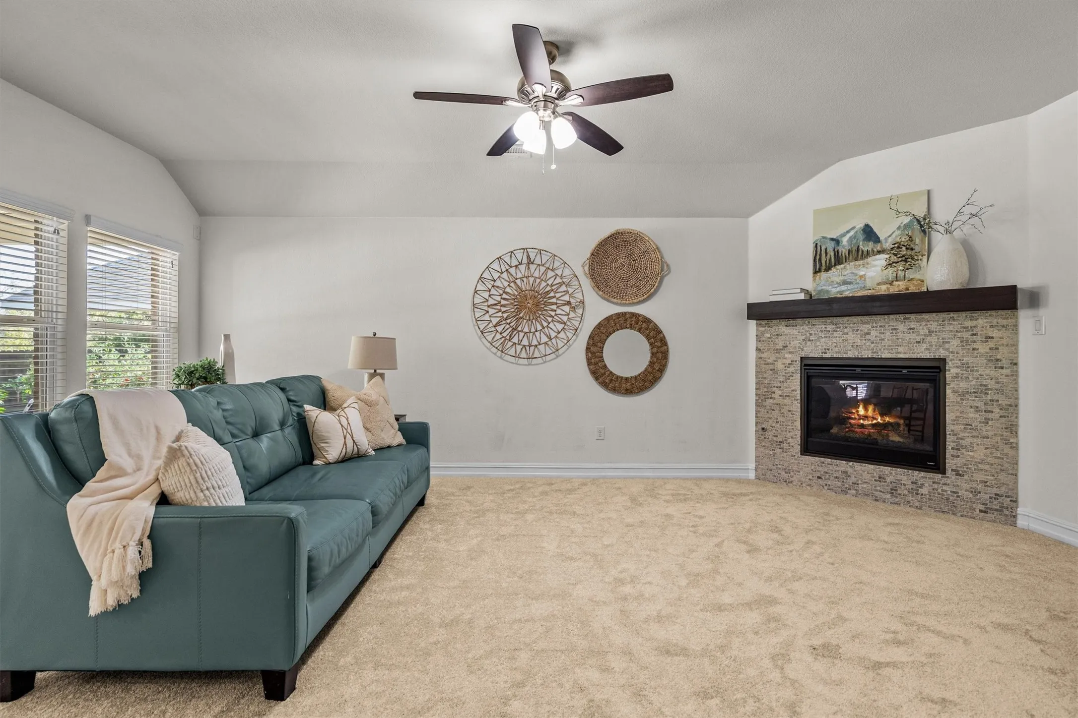 Single Family Residence For Sale in Denton County , 6424 Roaring Creek, Denton, Texas 76226, 3 Bedroom, 2 Bathroom, 2 Garage spaces, 1,738 Sqft, built in 2017, mls#21375456, Real Estate Agent in Denton, Homes For Sale in Denton county, Homes For Sale in Denton, Realtor in Denton Texas, Real Estate Brokerage Independent Realty Texas, Luminita Cordes Realtor