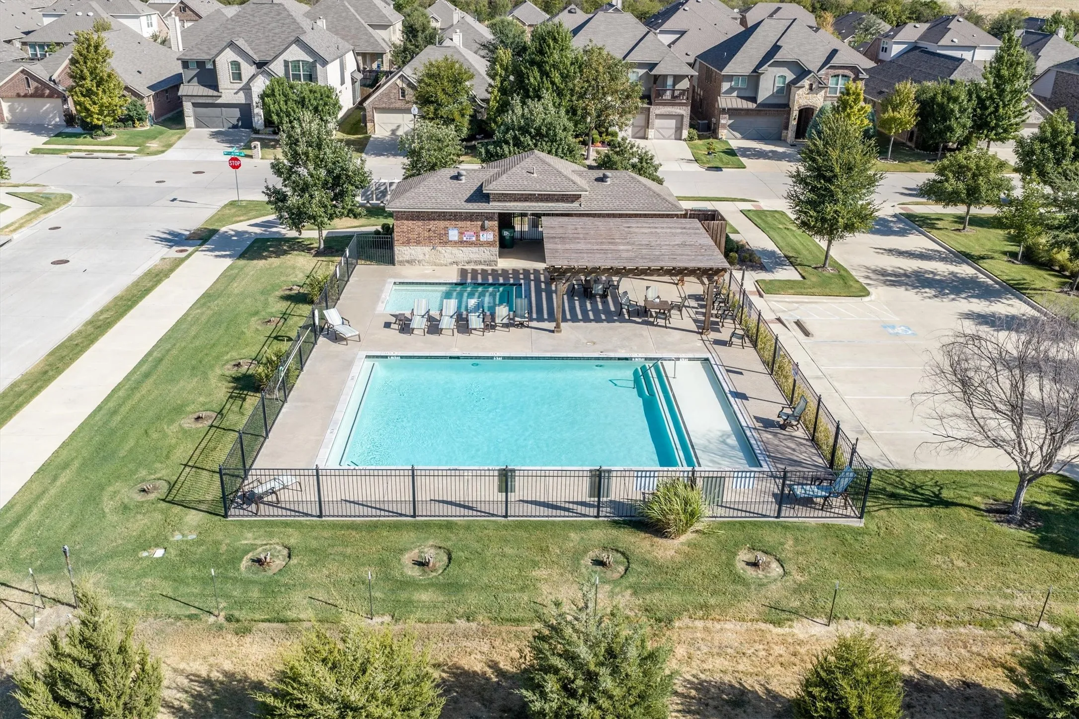 Single Family Residence For Sale in Denton County , 6424 Roaring Creek, Denton, Texas 76226, 3 Bedroom, 2 Bathroom, 2 Garage spaces, 1,738 Sqft, built in 2017, mls#21375456, Real Estate Agent in Denton, Homes For Sale in Denton county, Homes For Sale in Denton, Realtor in Denton Texas, Real Estate Brokerage Independent Realty Texas, Luminita Cordes Realtor