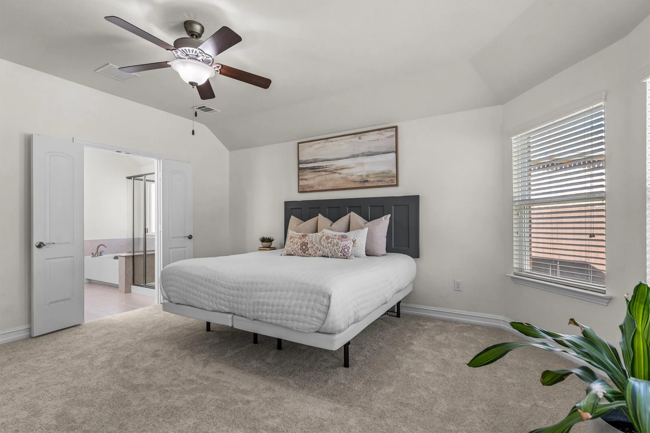Single Family Residence For Sale in Denton County , 6424 Roaring Creek, Denton, Texas 76226, 3 Bedroom, 2 Bathroom, 2 Garage spaces, 1,738 Sqft, built in 2017, mls#21375456, Real Estate Agent in Denton, Homes For Sale in Denton county, Homes For Sale in Denton, Realtor in Denton Texas, Real Estate Brokerage Independent Realty Texas, Luminita Cordes Realtor