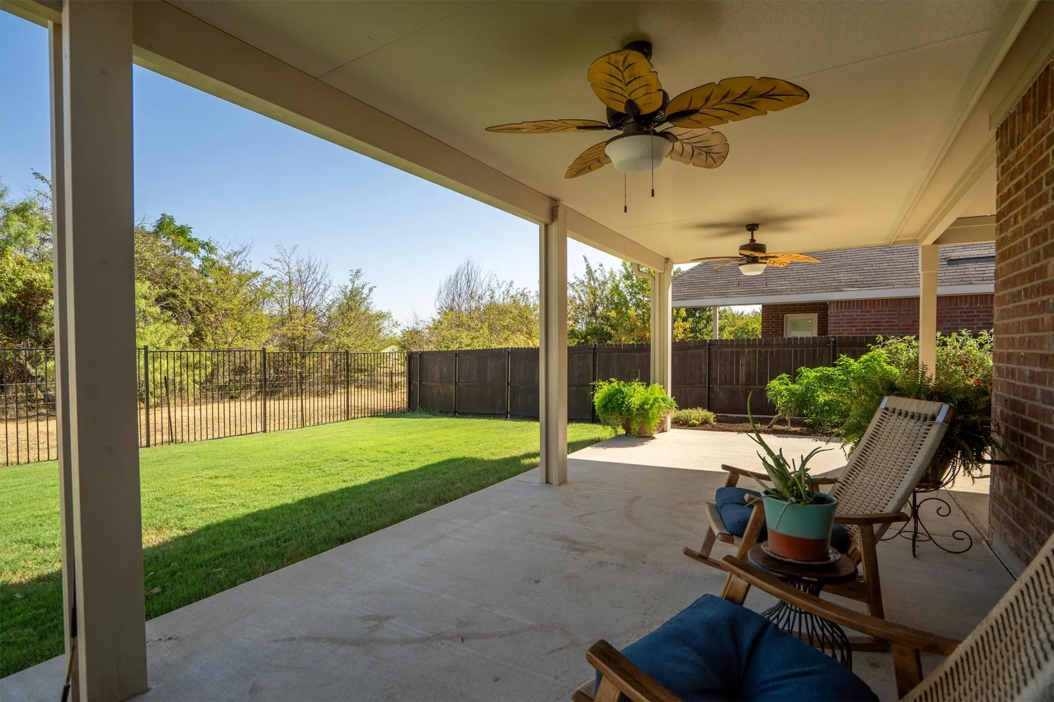 Single Family Residence For Sale in Denton County , 6424 Roaring Creek, Denton, Texas 76226, 3 Bedroom, 2 Bathroom, 2 Garage spaces, 1,738 Sqft, built in 2017, mls#21375456, Real Estate Agent in Denton, Homes For Sale in Denton county, Homes For Sale in Denton, Realtor in Denton Texas, Real Estate Brokerage Independent Realty Texas, Luminita Cordes Realtor