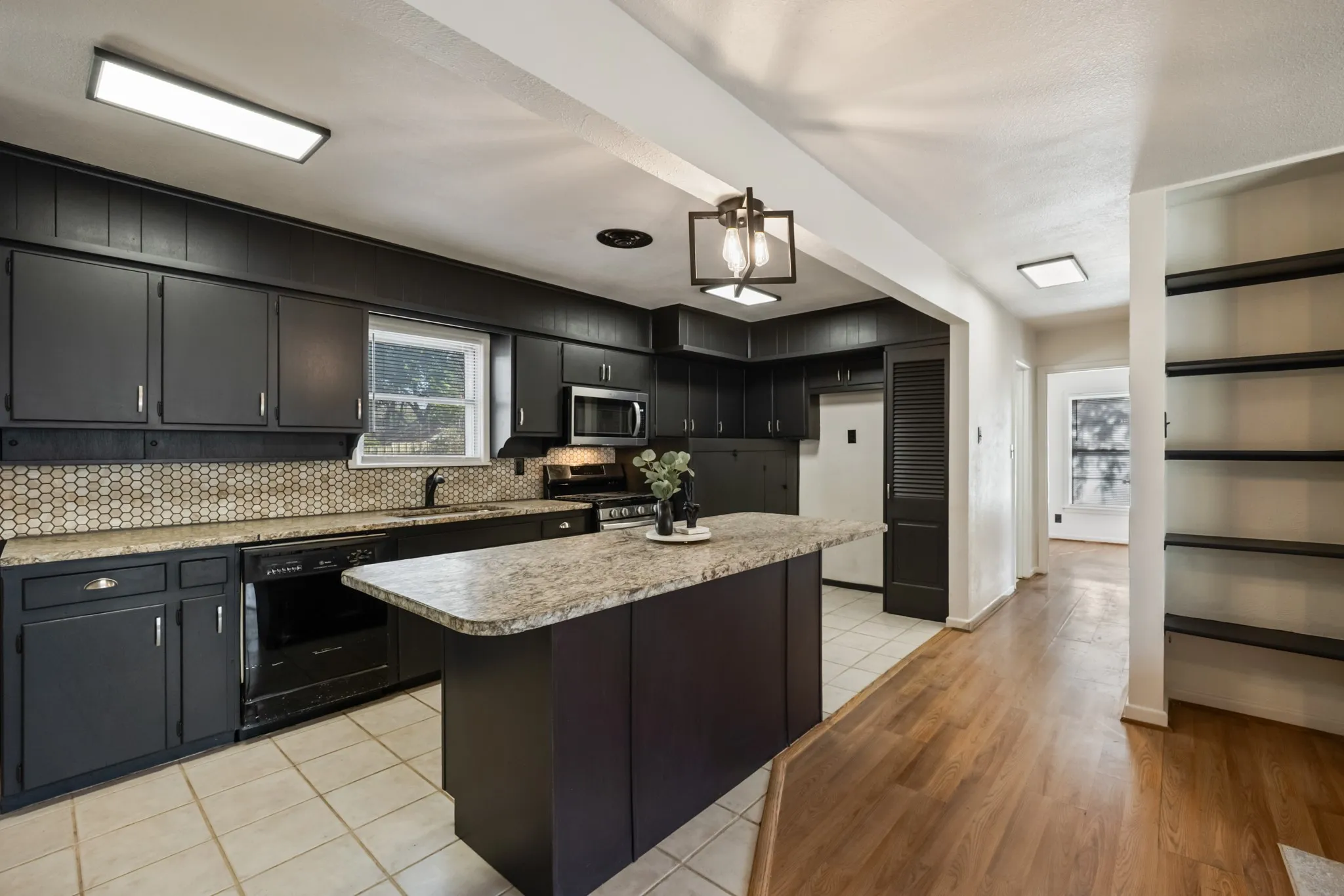 Single Family Residence For Sale in Tarrant County , 5533 Burton Avenue, Fort Worth, Texas 76119, 3 Bedroom, 1 Bathroom, 2 Garage spaces, 864 Sqft, built in 1958, mls#21389173, Real Estate Agent in Fort Worth, Homes For Sale in Tarrant county, Homes For Sale in Fort Worth, Realtor in Fort Worth Texas, Real Estate Brokerage Independent Realty Texas, Luminita Cordes Realtor