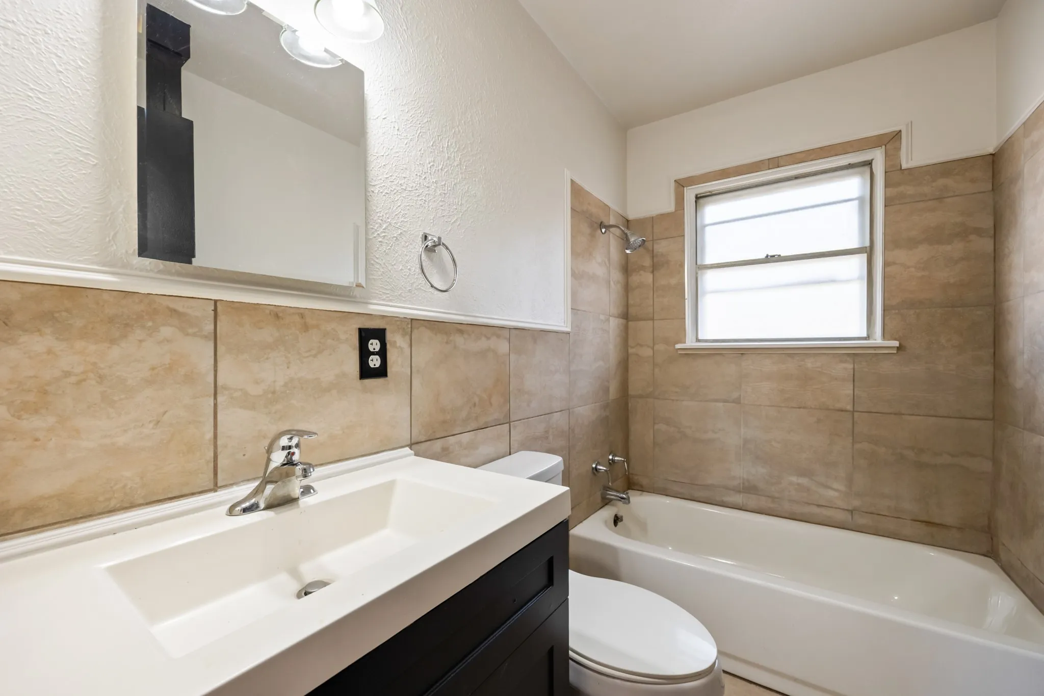 Single Family Residence For Sale in Tarrant County , 5533 Burton Avenue, Fort Worth, Texas 76119, 3 Bedroom, 1 Bathroom, 2 Garage spaces, 864 Sqft, built in 1958, mls#21389173, Real Estate Agent in Fort Worth, Homes For Sale in Tarrant county, Homes For Sale in Fort Worth, Realtor in Fort Worth Texas, Real Estate Brokerage Independent Realty Texas, Luminita Cordes Realtor