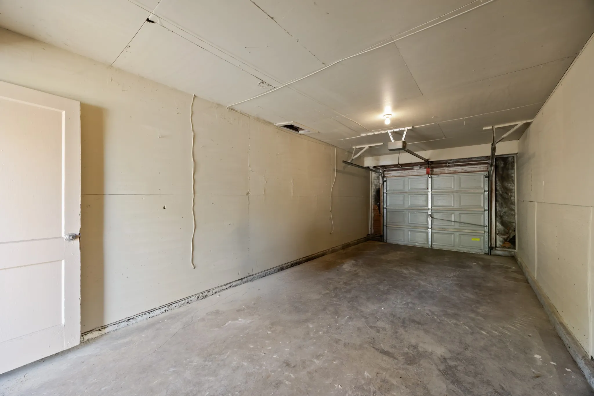 Single Family Residence For Sale in Tarrant County , 5533 Burton Avenue, Fort Worth, Texas 76119, 3 Bedroom, 1 Bathroom, 2 Garage spaces, 864 Sqft, built in 1958, mls#21389173, Real Estate Agent in Fort Worth, Homes For Sale in Tarrant county, Homes For Sale in Fort Worth, Realtor in Fort Worth Texas, Real Estate Brokerage Independent Realty Texas, Luminita Cordes Realtor