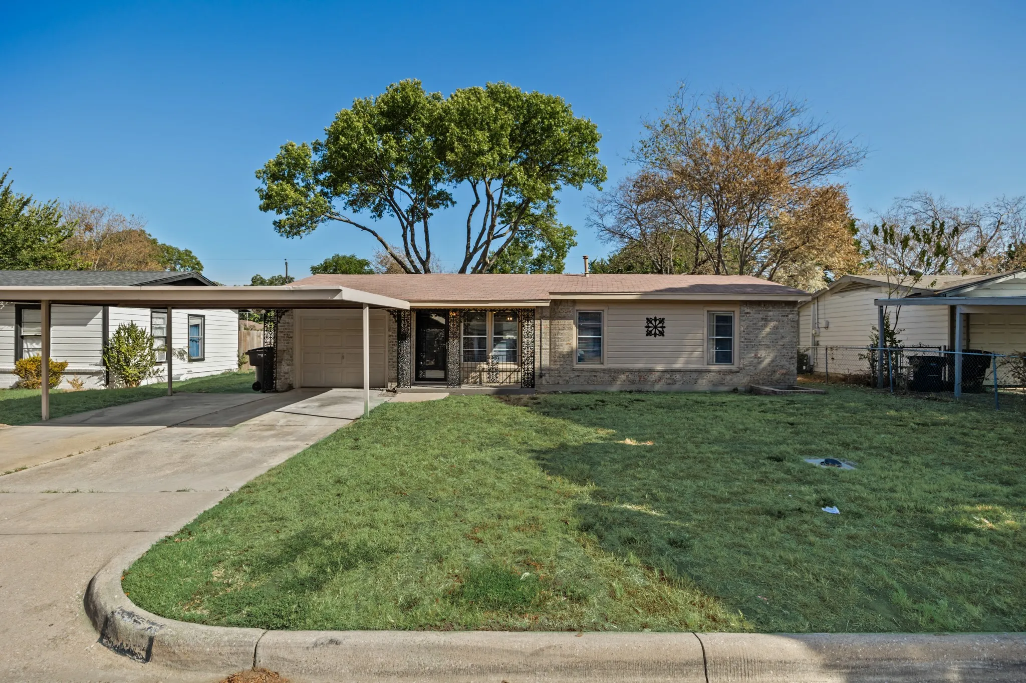 Single Family Residence For Sale in Tarrant County , 5533 Burton Avenue, Fort Worth, Texas 76119, 3 Bedroom, 1 Bathroom, 2 Garage spaces, 864 Sqft, built in 1958, mls#21389173, Real Estate Agent in Fort Worth, Homes For Sale in Tarrant county, Homes For Sale in Fort Worth, Realtor in Fort Worth Texas, Real Estate Brokerage Independent Realty Texas, Luminita Cordes Realtor