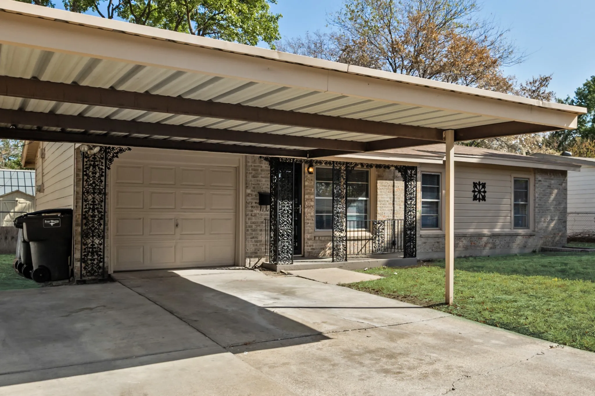 Single Family Residence For Sale in Tarrant County , 5533 Burton Avenue, Fort Worth, Texas 76119, 3 Bedroom, 1 Bathroom, 2 Garage spaces, 864 Sqft, built in 1958, mls#21389173, Real Estate Agent in Fort Worth, Homes For Sale in Tarrant county, Homes For Sale in Fort Worth, Realtor in Fort Worth Texas, Real Estate Brokerage Independent Realty Texas, Luminita Cordes Realtor