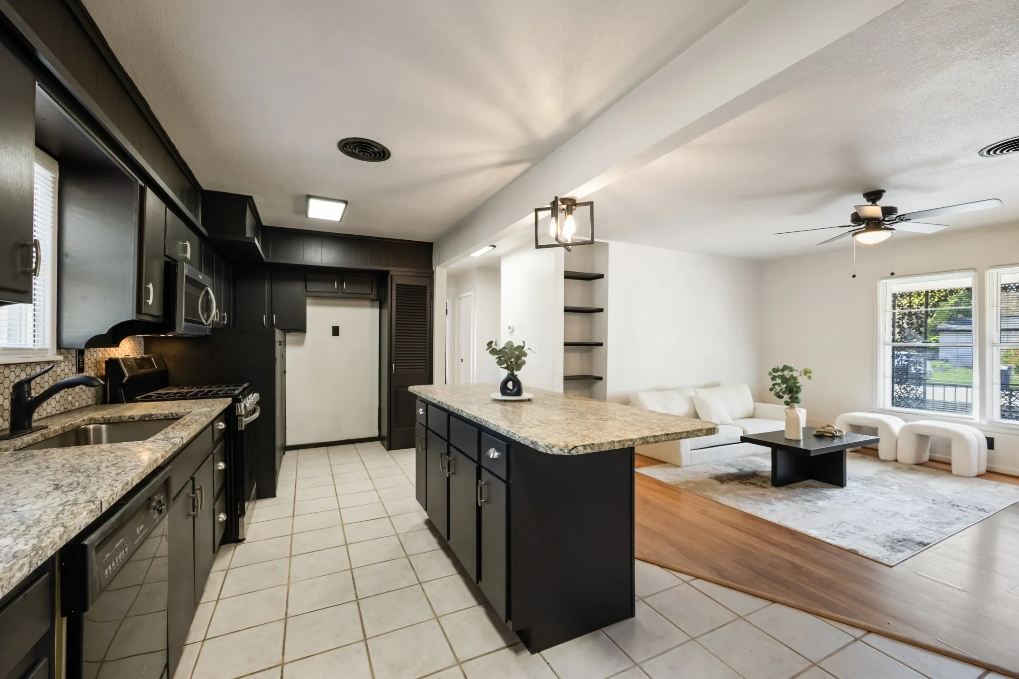 Single Family Residence For Sale in Tarrant County , 5533 Burton Avenue, Fort Worth, Texas 76119, 3 Bedroom, 1 Bathroom, 2 Garage spaces, 864 Sqft, built in 1958, mls#21389173, Real Estate Agent in Fort Worth, Homes For Sale in Tarrant county, Homes For Sale in Fort Worth, Realtor in Fort Worth Texas, Real Estate Brokerage Independent Realty Texas, Luminita Cordes Realtor