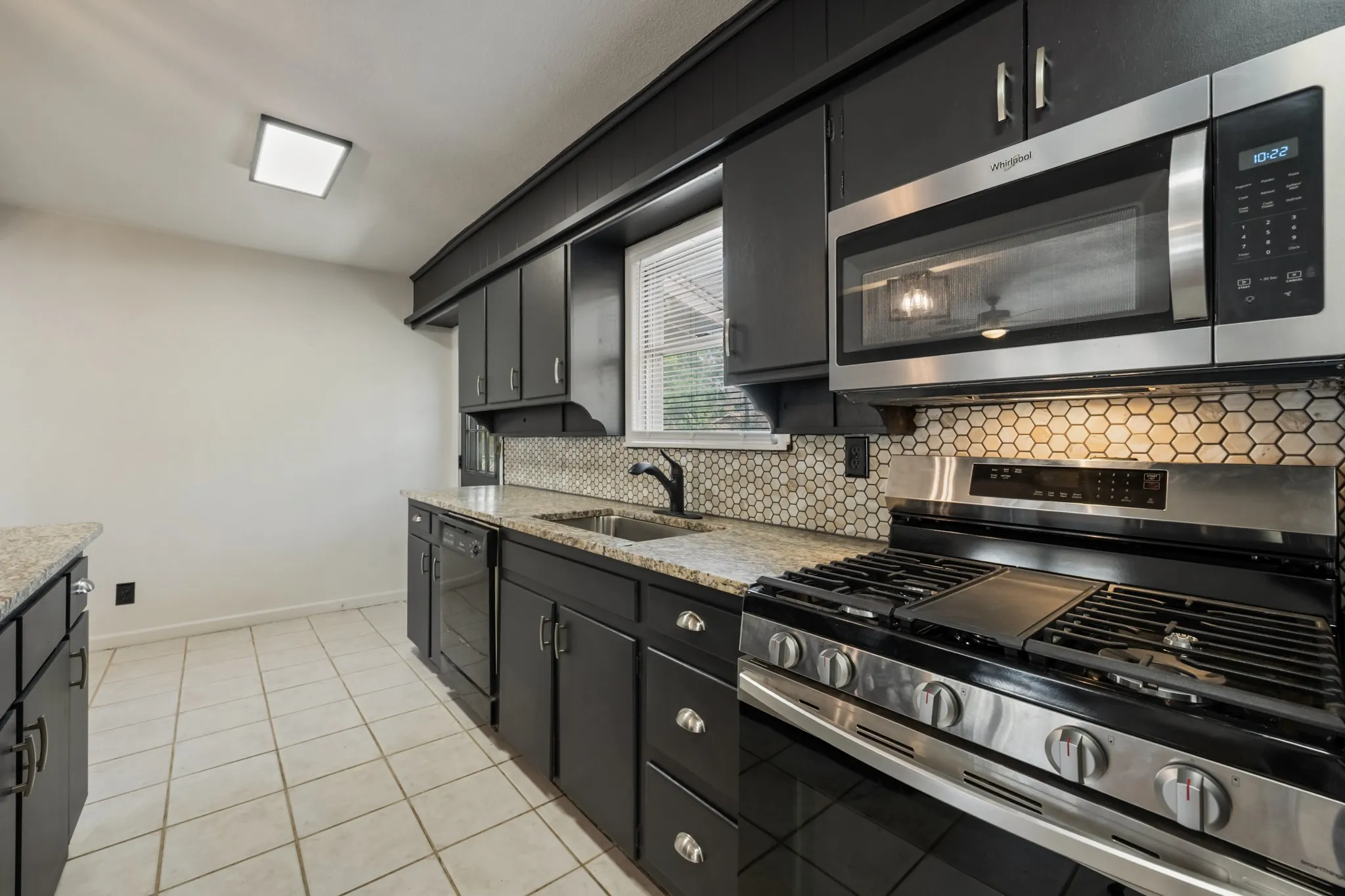 Single Family Residence For Sale in Tarrant County , 5533 Burton Avenue, Fort Worth, Texas 76119, 3 Bedroom, 1 Bathroom, 2 Garage spaces, 864 Sqft, built in 1958, mls#21389173, Real Estate Agent in Fort Worth, Homes For Sale in Tarrant county, Homes For Sale in Fort Worth, Realtor in Fort Worth Texas, Real Estate Brokerage Independent Realty Texas, Luminita Cordes Realtor