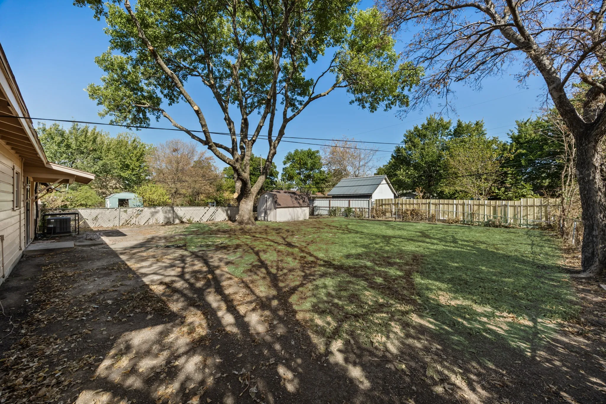 Single Family Residence For Sale in Tarrant County , 5533 Burton Avenue, Fort Worth, Texas 76119, 3 Bedroom, 1 Bathroom, 2 Garage spaces, 864 Sqft, built in 1958, mls#21389173, Real Estate Agent in Fort Worth, Homes For Sale in Tarrant county, Homes For Sale in Fort Worth, Realtor in Fort Worth Texas, Real Estate Brokerage Independent Realty Texas, Luminita Cordes Realtor