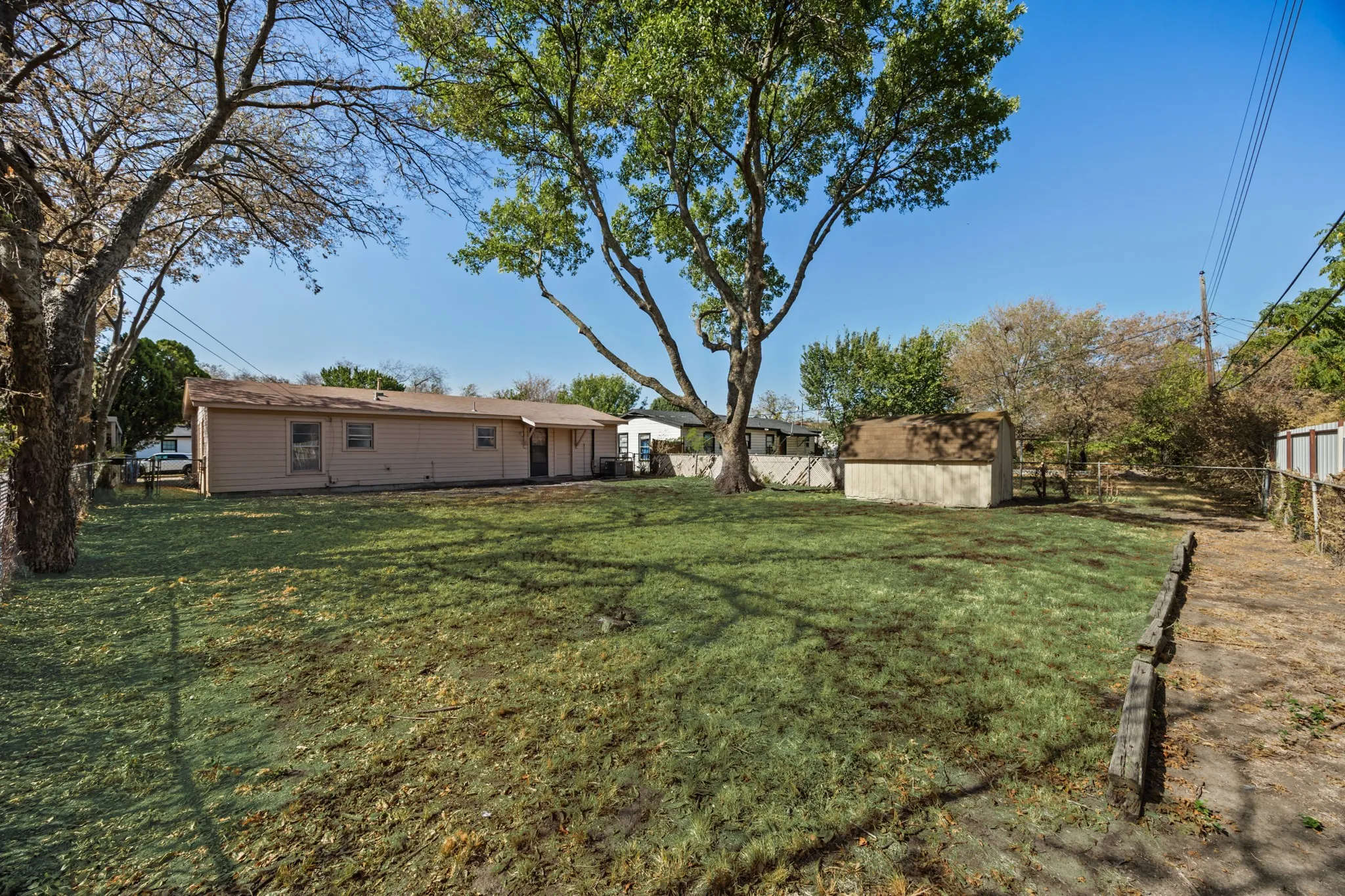 Single Family Residence For Sale in Tarrant County , 5533 Burton Avenue, Fort Worth, Texas 76119, 3 Bedroom, 1 Bathroom, 2 Garage spaces, 864 Sqft, built in 1958, mls#21389173, Real Estate Agent in Fort Worth, Homes For Sale in Tarrant county, Homes For Sale in Fort Worth, Realtor in Fort Worth Texas, Real Estate Brokerage Independent Realty Texas, Luminita Cordes Realtor