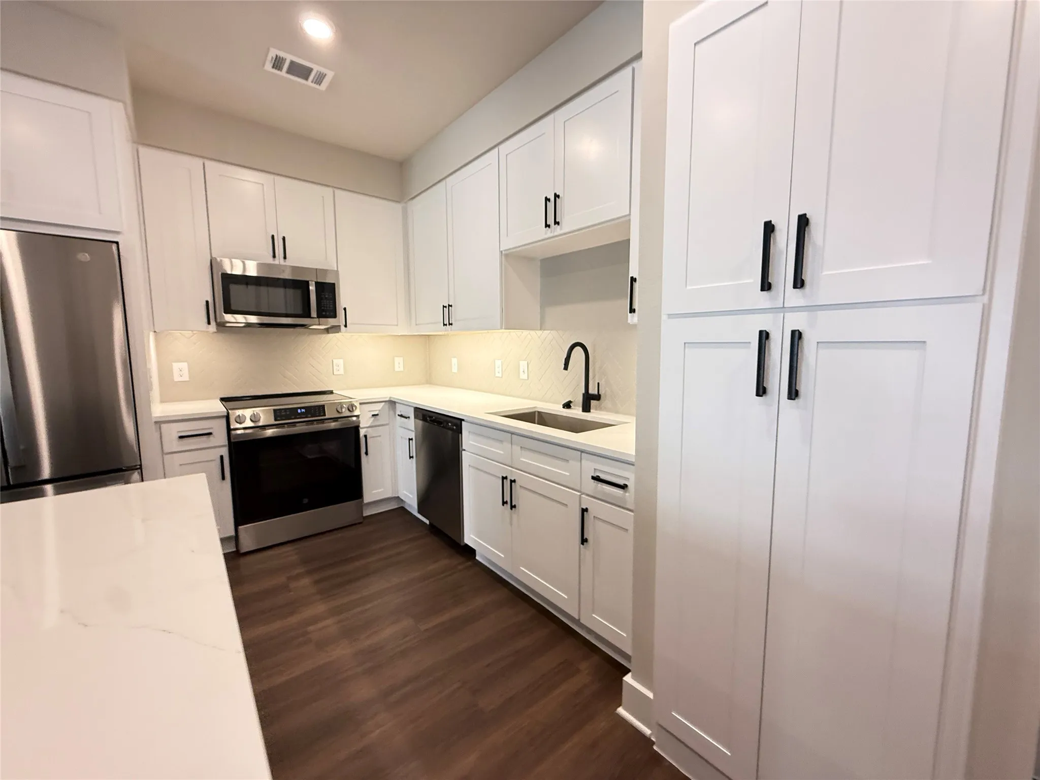 Apartment For Rent in Dallas County , 3255 Carlisle Street 2106, Dallas, Texas 75204, 2 Bedroom, 2 Bathroom, 2 Garage spaces, 1,349 Sqft, built in 2025, mls#21389178, Real Estate Agent in Dallas, Homes For Rent in Dallas county, Homes For Rent in Dallas, Realtor in Dallas Texas, Real Estate Brokerage Independent Realty Texas, Luminita Cordes Realtor