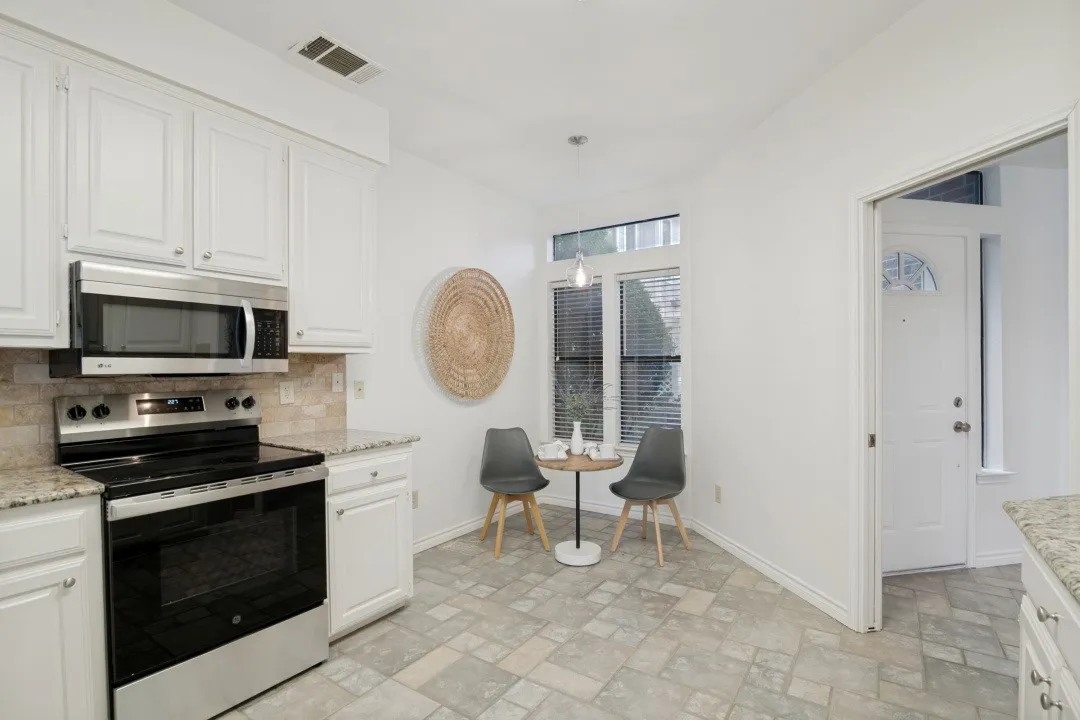 Condominium For Sale in Rockwall County , 9961 Waterfront Trail 9961, Rowlett, Texas 75087, 3 Bedroom, 3 Bathroom, 2 Garage spaces, 1,723 Sqft, built in 1986, mls#21359705, Real Estate Agent in Rowlett, Homes For Sale in Rockwall county, Homes For Sale in Rowlett, Realtor in Rowlett Texas, Real Estate Brokerage Independent Realty Texas, Luminita Cordes Realtor