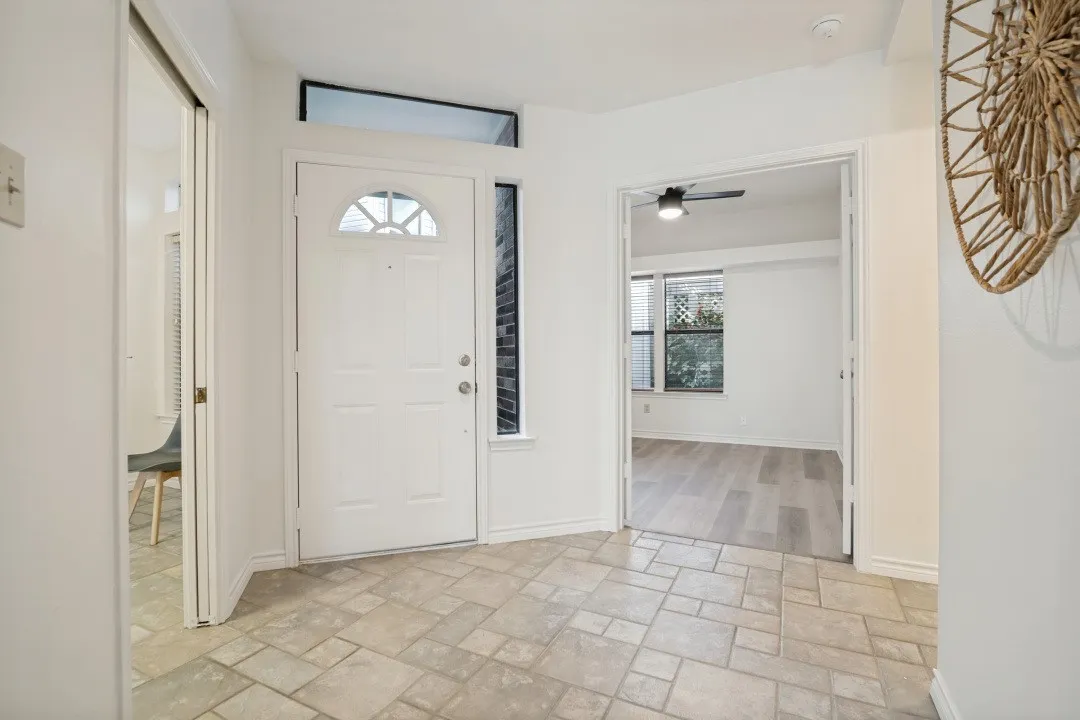 Condominium For Sale in Rockwall County , 9961 Waterfront Trail 9961, Rowlett, Texas 75087, 3 Bedroom, 3 Bathroom, 2 Garage spaces, 1,723 Sqft, built in 1986, mls#21359705, Real Estate Agent in Rowlett, Homes For Sale in Rockwall county, Homes For Sale in Rowlett, Realtor in Rowlett Texas, Real Estate Brokerage Independent Realty Texas, Luminita Cordes Realtor