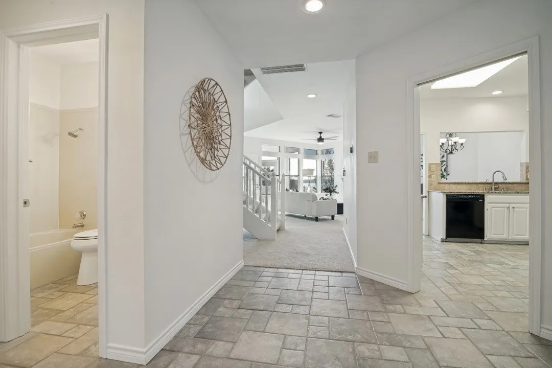 Condominium For Sale in Rockwall County , 9961 Waterfront Trail 9961, Rowlett, Texas 75087, 3 Bedroom, 3 Bathroom, 2 Garage spaces, 1,723 Sqft, built in 1986, mls#21359705, Real Estate Agent in Rowlett, Homes For Sale in Rockwall county, Homes For Sale in Rowlett, Realtor in Rowlett Texas, Real Estate Brokerage Independent Realty Texas, Luminita Cordes Realtor