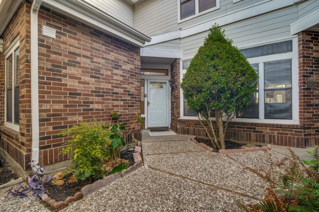 Condominium For Sale in Rockwall County , 9961 Waterfront Trail 9961, Rowlett, Texas 75087, 3 Bedroom, 3 Bathroom, 2 Garage spaces, 1,723 Sqft, built in 1986, mls#21359705, Real Estate Agent in Rowlett, Homes For Sale in Rockwall county, Homes For Sale in Rowlett, Realtor in Rowlett Texas, Real Estate Brokerage Independent Realty Texas, Luminita Cordes Realtor