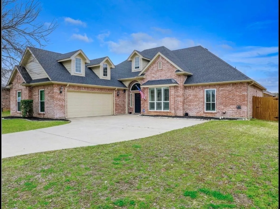 Single Family Residence For Rent in Parker County , 205 Wayne Drive, Aledo, Texas 76008, 3 Bedroom, 2 Bathroom, 2 Garage spaces, 1,954 Sqft, built in 2003, mls#21389145, Real Estate Agent in Aledo, Homes For Rent in Parker county, Homes For Rent in Aledo, Realtor in Aledo Texas, Real Estate Brokerage Independent Realty Texas, Luminita Cordes Realtor