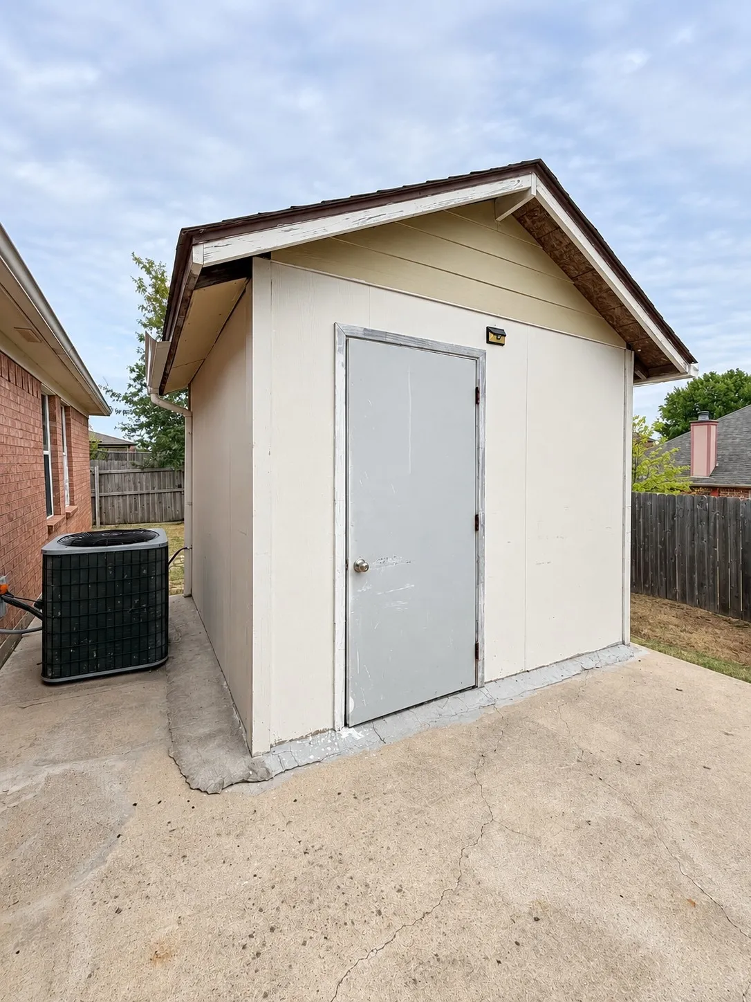 Single Family Residence For Rent in Tarrant County , 625 soledad, Arlington, Texas 76002, 4 Bedroom, 2 Bathroom, 2 Garage spaces, 2,141 Sqft, built in 2004, mls#21388694, Real Estate Agent in Arlington, Homes For Rent in Tarrant county, Homes For Rent in Arlington, Realtor in Arlington Texas, Real Estate Brokerage Independent Realty Texas, Luminita Cordes Realtor