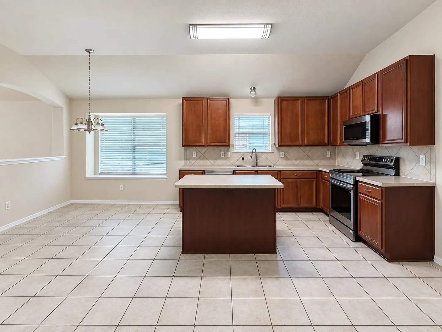 Single Family Residence For Rent in Tarrant County , 625 soledad, Arlington, Texas 76002, 4 Bedroom, 2 Bathroom, 2 Garage spaces, 2,141 Sqft, built in 2004, mls#21388694, Real Estate Agent in Arlington, Homes For Rent in Tarrant county, Homes For Rent in Arlington, Realtor in Arlington Texas, Real Estate Brokerage Independent Realty Texas, Luminita Cordes Realtor