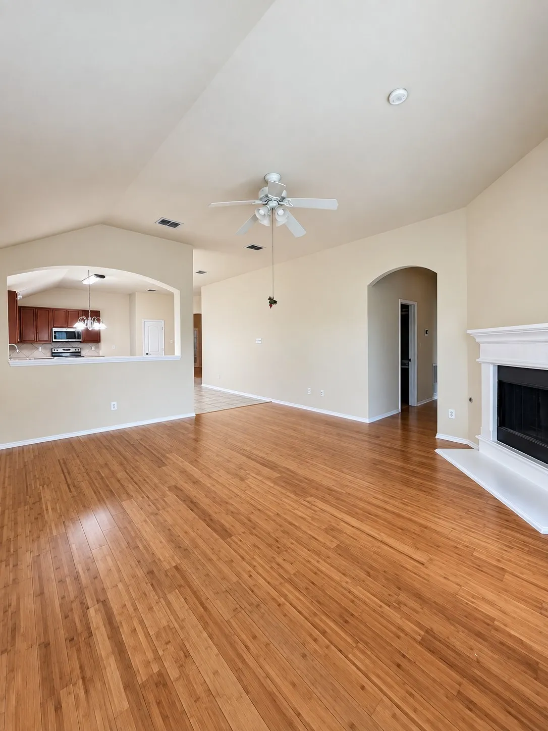 Single Family Residence For Rent in Tarrant County , 625 soledad, Arlington, Texas 76002, 4 Bedroom, 2 Bathroom, 2 Garage spaces, 2,141 Sqft, built in 2004, mls#21388694, Real Estate Agent in Arlington, Homes For Rent in Tarrant county, Homes For Rent in Arlington, Realtor in Arlington Texas, Real Estate Brokerage Independent Realty Texas, Luminita Cordes Realtor