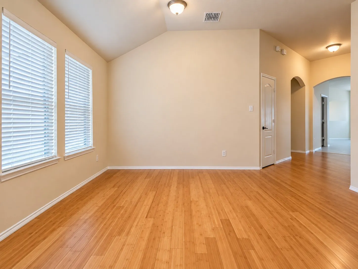 Single Family Residence For Rent in Tarrant County , 625 soledad, Arlington, Texas 76002, 4 Bedroom, 2 Bathroom, 2 Garage spaces, 2,141 Sqft, built in 2004, mls#21388694, Real Estate Agent in Arlington, Homes For Rent in Tarrant county, Homes For Rent in Arlington, Realtor in Arlington Texas, Real Estate Brokerage Independent Realty Texas, Luminita Cordes Realtor
