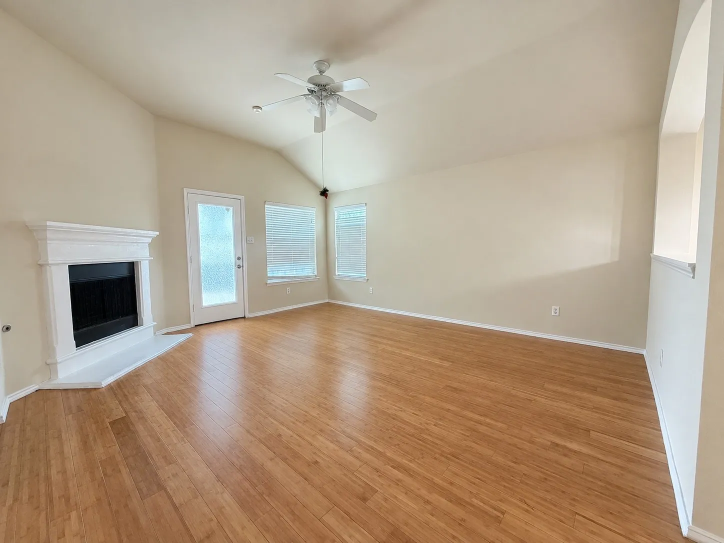 Single Family Residence For Rent in Tarrant County , 625 soledad, Arlington, Texas 76002, 4 Bedroom, 2 Bathroom, 2 Garage spaces, 2,141 Sqft, built in 2004, mls#21388694, Real Estate Agent in Arlington, Homes For Rent in Tarrant county, Homes For Rent in Arlington, Realtor in Arlington Texas, Real Estate Brokerage Independent Realty Texas, Luminita Cordes Realtor