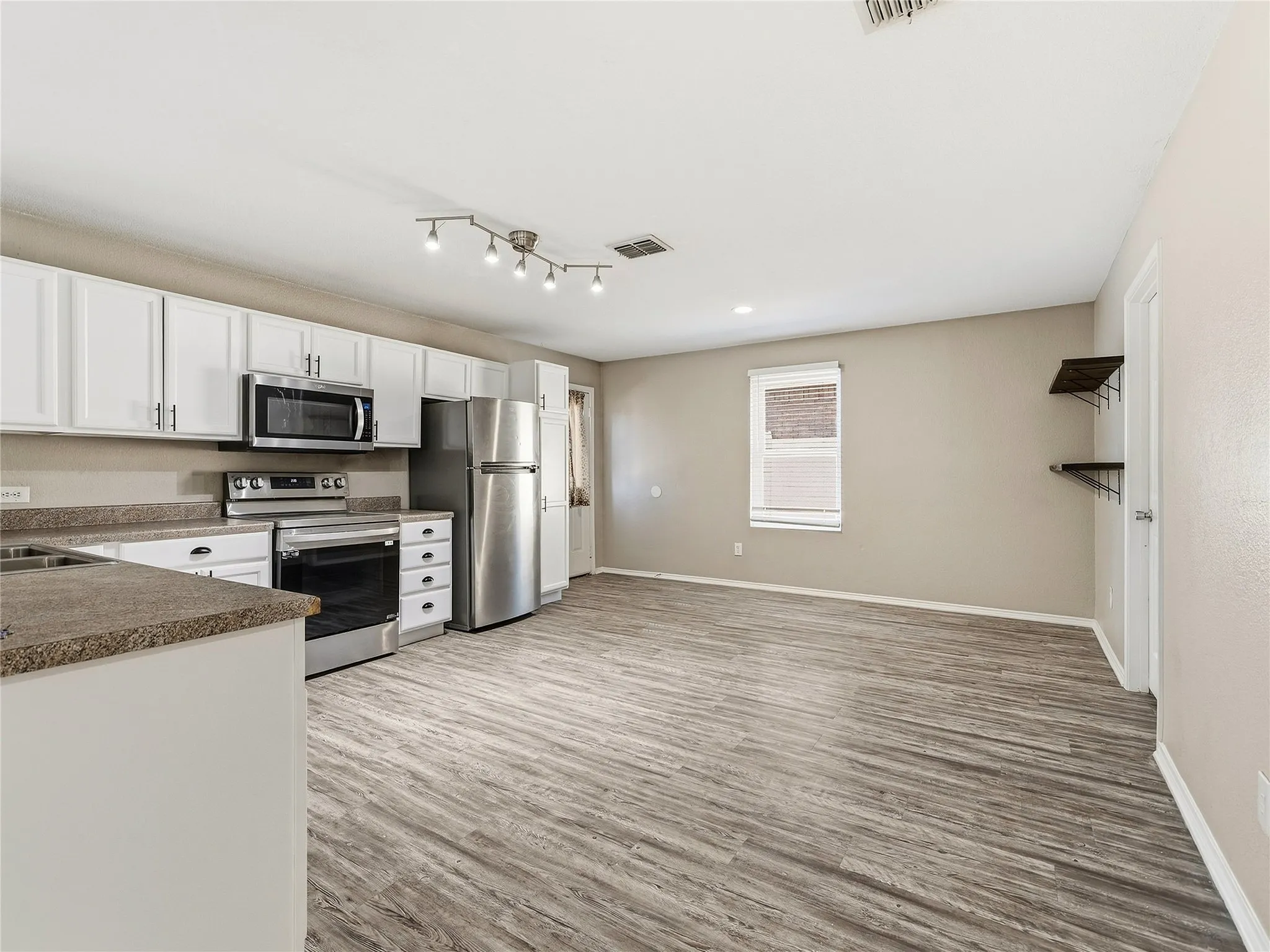 Single Family Residence For Rent in Collin County , 1122 Antoinette Drive, Princeton, Texas 75407, 4 Bedroom, 3 Bathroom, 2 Garage spaces, 2,415 Sqft, built in 2006, mls#21388950, Real Estate Agent in Princeton, Homes For Rent in Collin county, Homes For Rent in Princeton, Realtor in Princeton Texas, Real Estate Brokerage Independent Realty Texas, Luminita Cordes Realtor