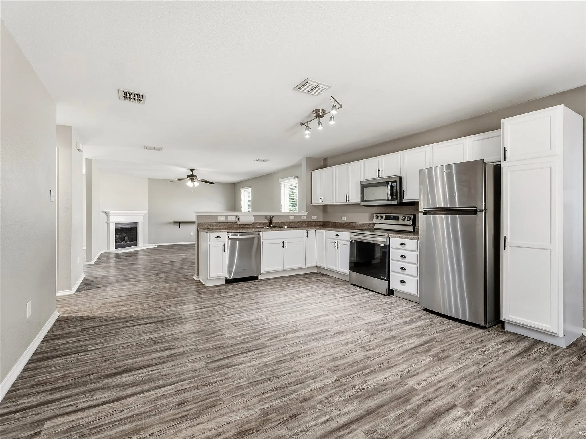 Single Family Residence For Rent in Collin County , 1122 Antoinette Drive, Princeton, Texas 75407, 4 Bedroom, 3 Bathroom, 2 Garage spaces, 2,415 Sqft, built in 2006, mls#21388950, Real Estate Agent in Princeton, Homes For Rent in Collin county, Homes For Rent in Princeton, Realtor in Princeton Texas, Real Estate Brokerage Independent Realty Texas, Luminita Cordes Realtor