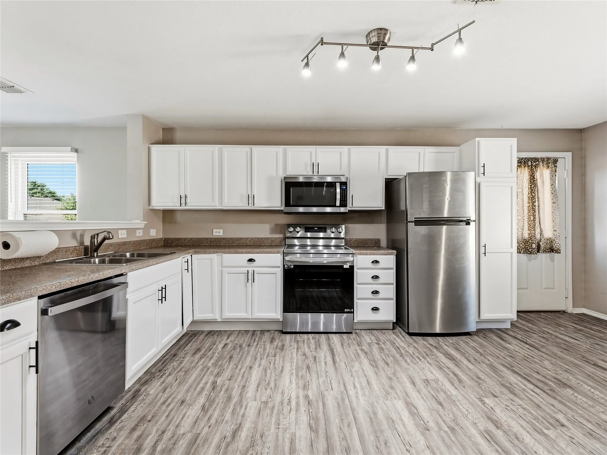 Single Family Residence For Rent in Collin County , 1122 Antoinette Drive, Princeton, Texas 75407, 4 Bedroom, 3 Bathroom, 2 Garage spaces, 2,415 Sqft, built in 2006, mls#21388950, Real Estate Agent in Princeton, Homes For Rent in Collin county, Homes For Rent in Princeton, Realtor in Princeton Texas, Real Estate Brokerage Independent Realty Texas, Luminita Cordes Realtor
