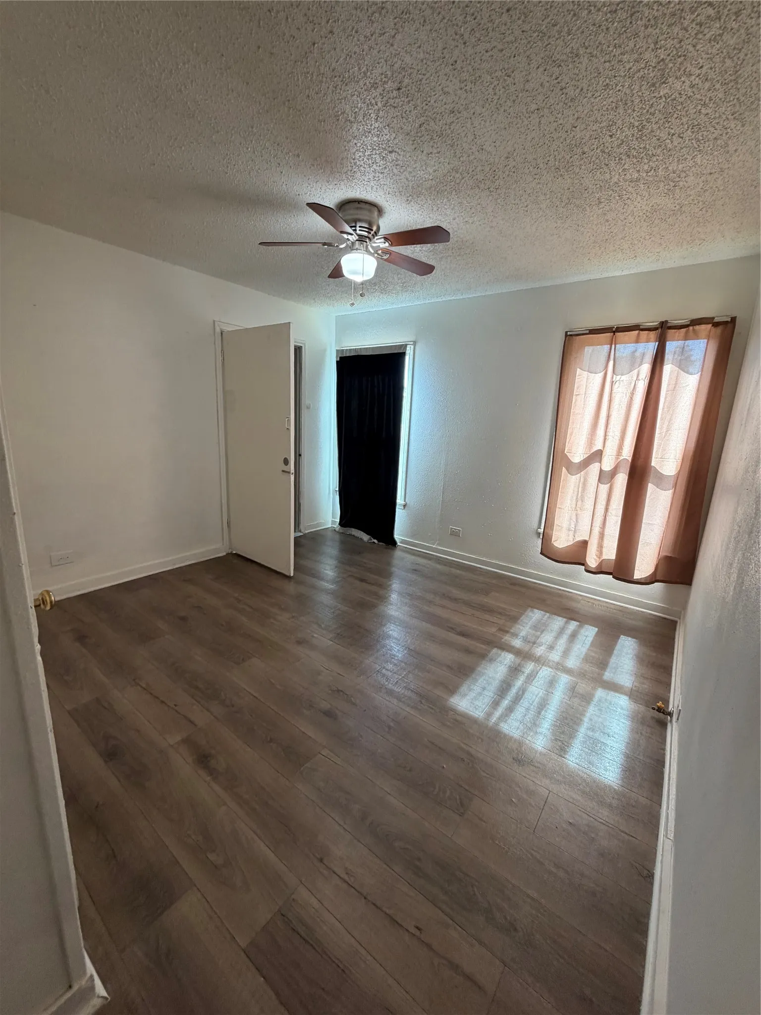 Single Family Residence For Sale in Mc Lennan County , 2325 Maple Avenue, Waco, Texas 76707, 3 Bedroom, 1 Bathroom, Garage spaces, 1,008 Sqft, built in 1944, mls#21389154, Real Estate Agent in Waco, Homes For Sale in Mc Lennan county, Homes For Sale in Waco, Realtor in Waco Texas, Real Estate Brokerage Independent Realty Texas, Luminita Cordes Realtor
