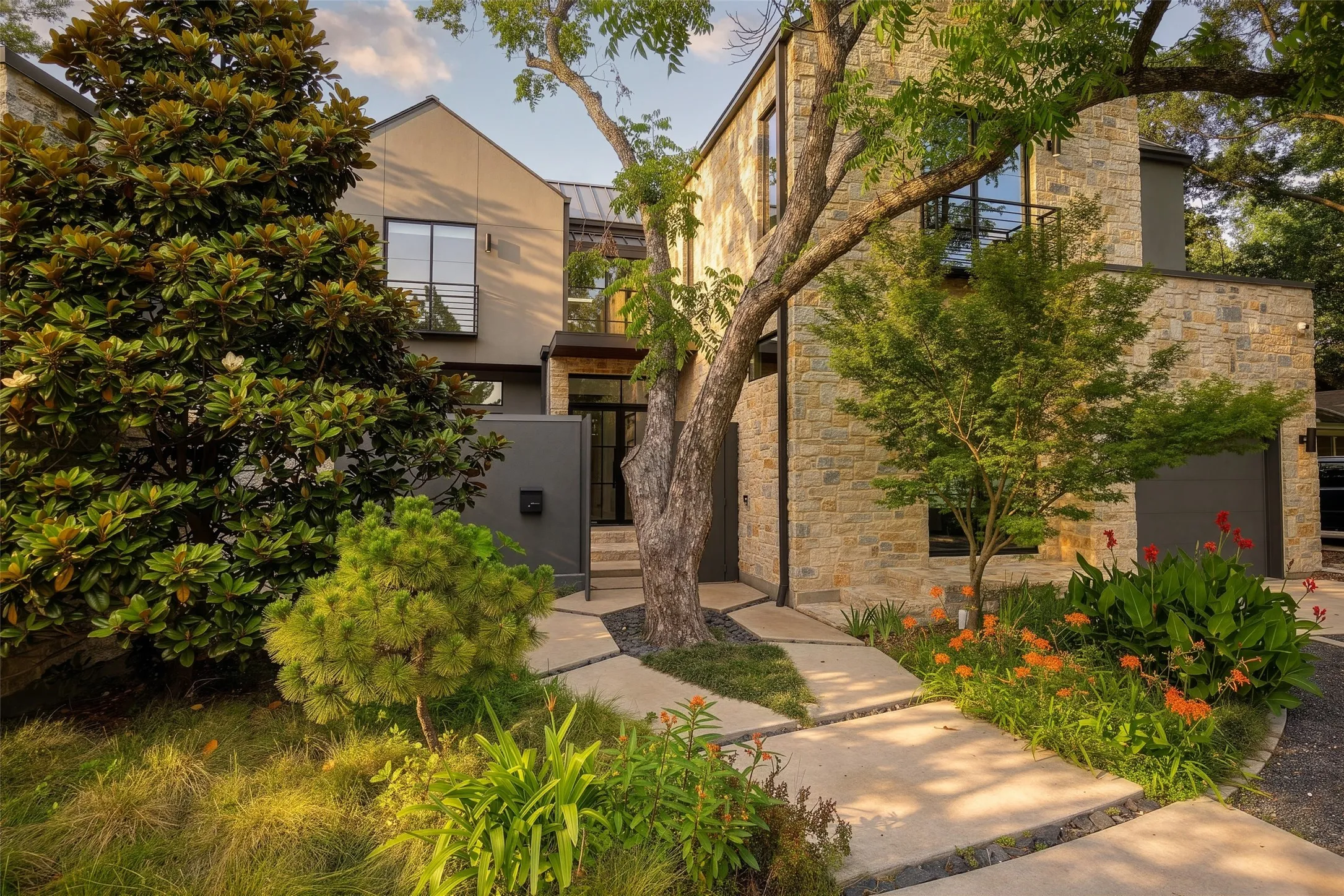 Single Family Residence For Sale in Dallas County , 4323 Middleton Road, Dallas, Texas 75229, 5 Bedroom, 7 Bathroom, 3 Garage spaces, 5,945 Sqft, built in 2023, mls#21389185, Real Estate Agent in Dallas, Homes For Sale in Dallas county, Homes For Sale in Dallas, Realtor in Dallas Texas, Real Estate Brokerage Independent Realty Texas, Luminita Cordes Realtor